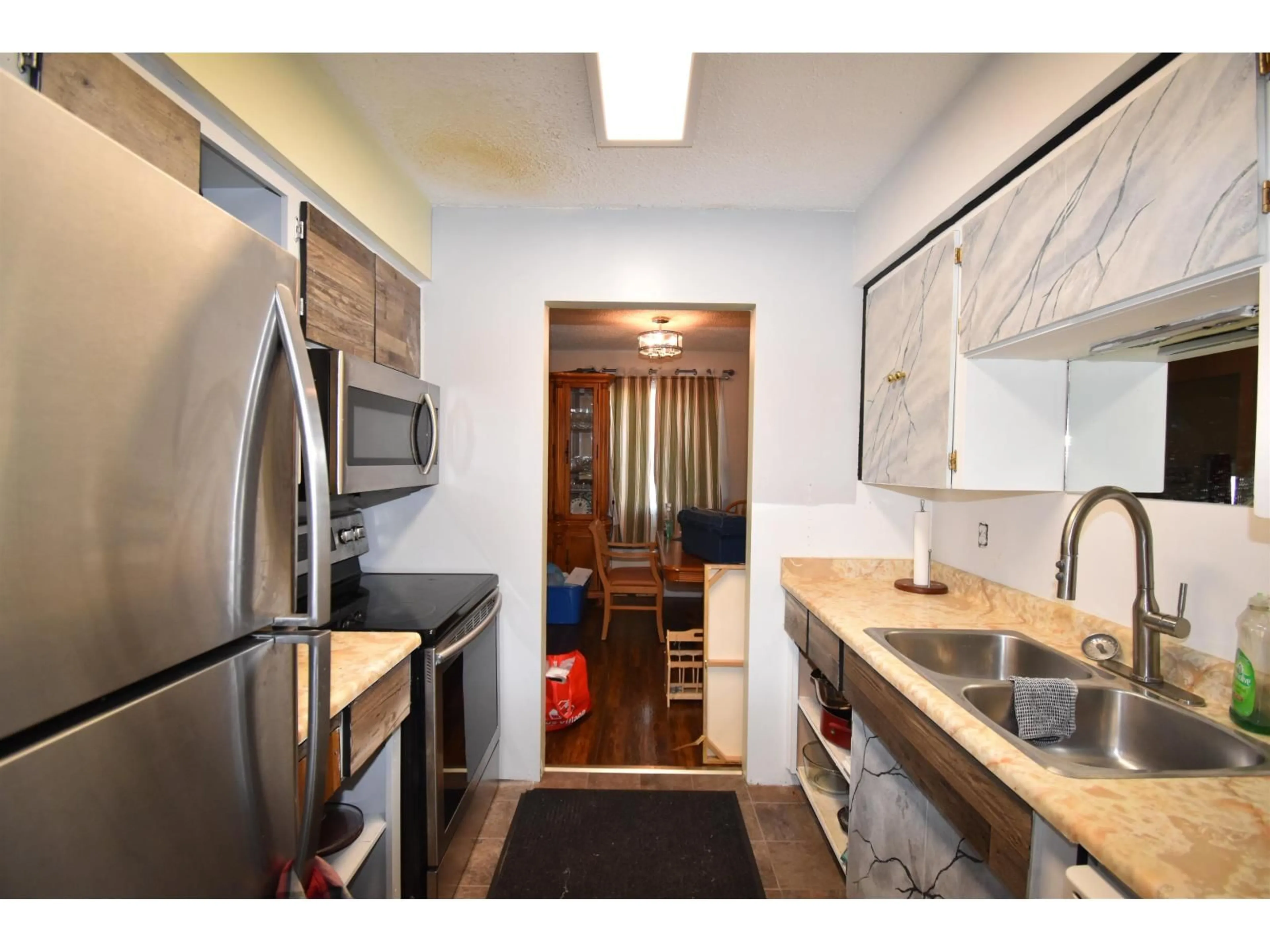 Standard kitchen, unknown for 633 DOUGLAS STREET, Hope British Columbia V0X1L0