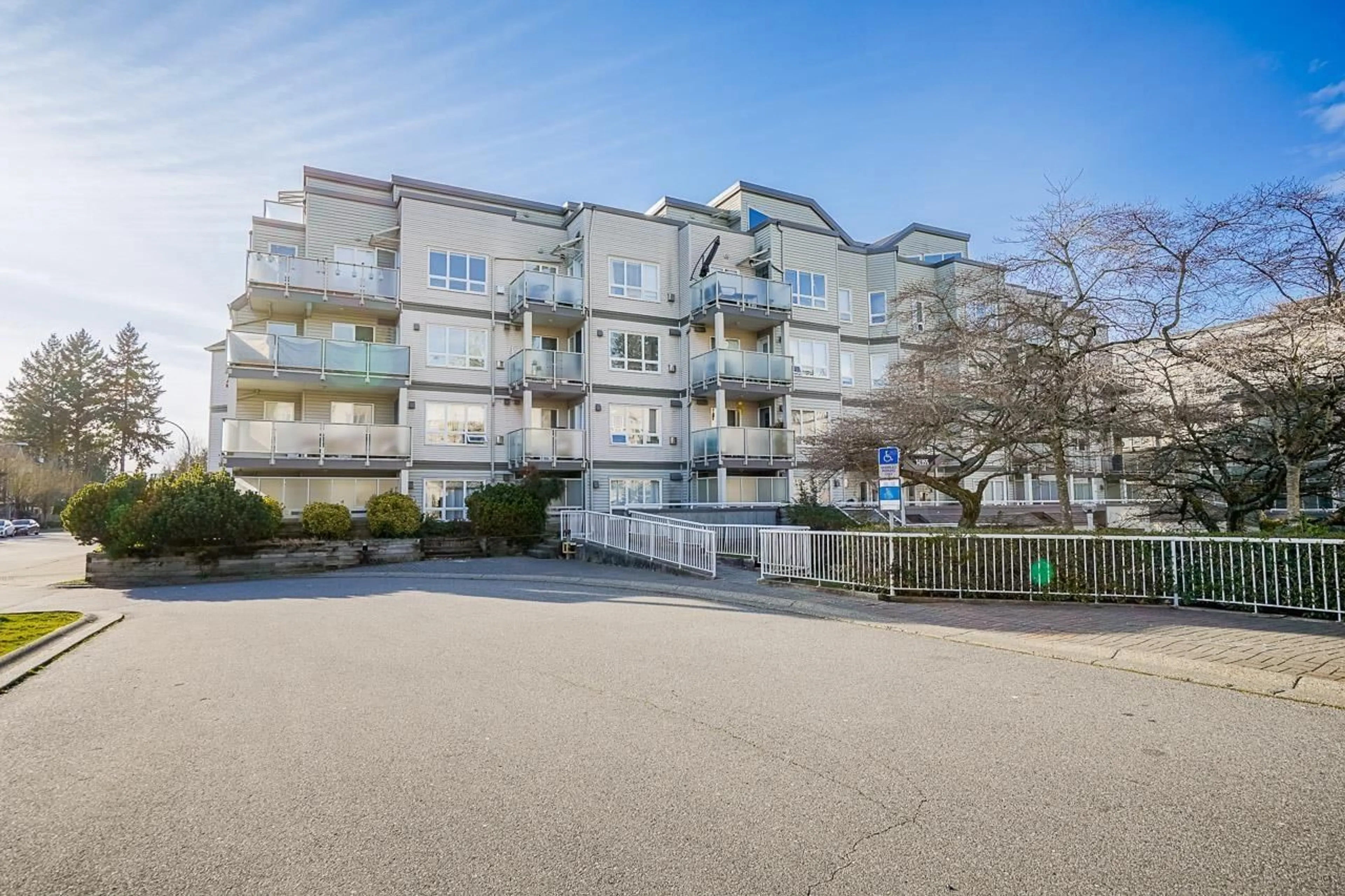 Unknown for 206 - 14355 103 AVENUE, Surrey British Columbia V3T5V5