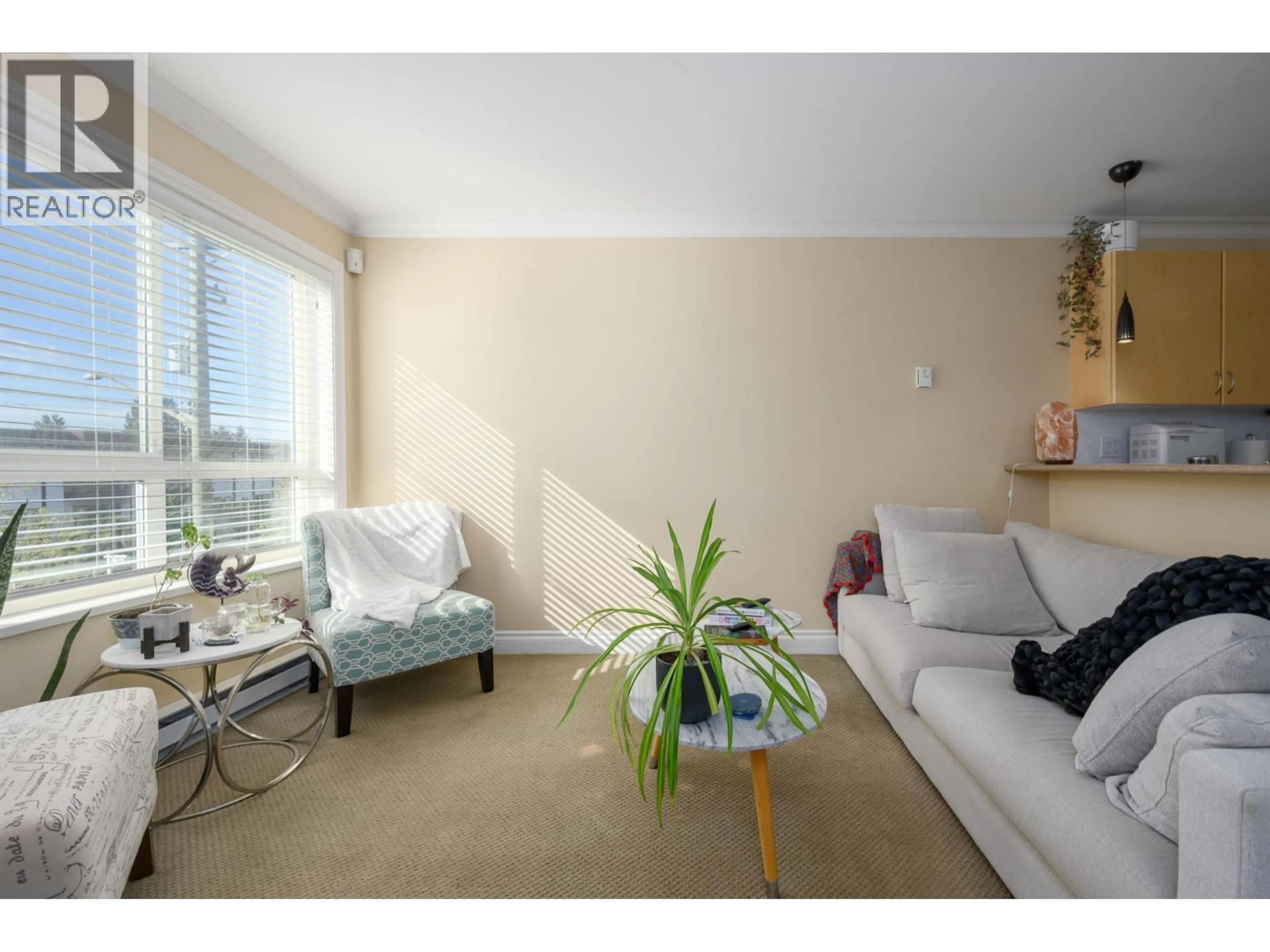 Living room with furniture, unknown for 201 - 128 21ST STREET, North Vancouver British Columbia V7M1Y9