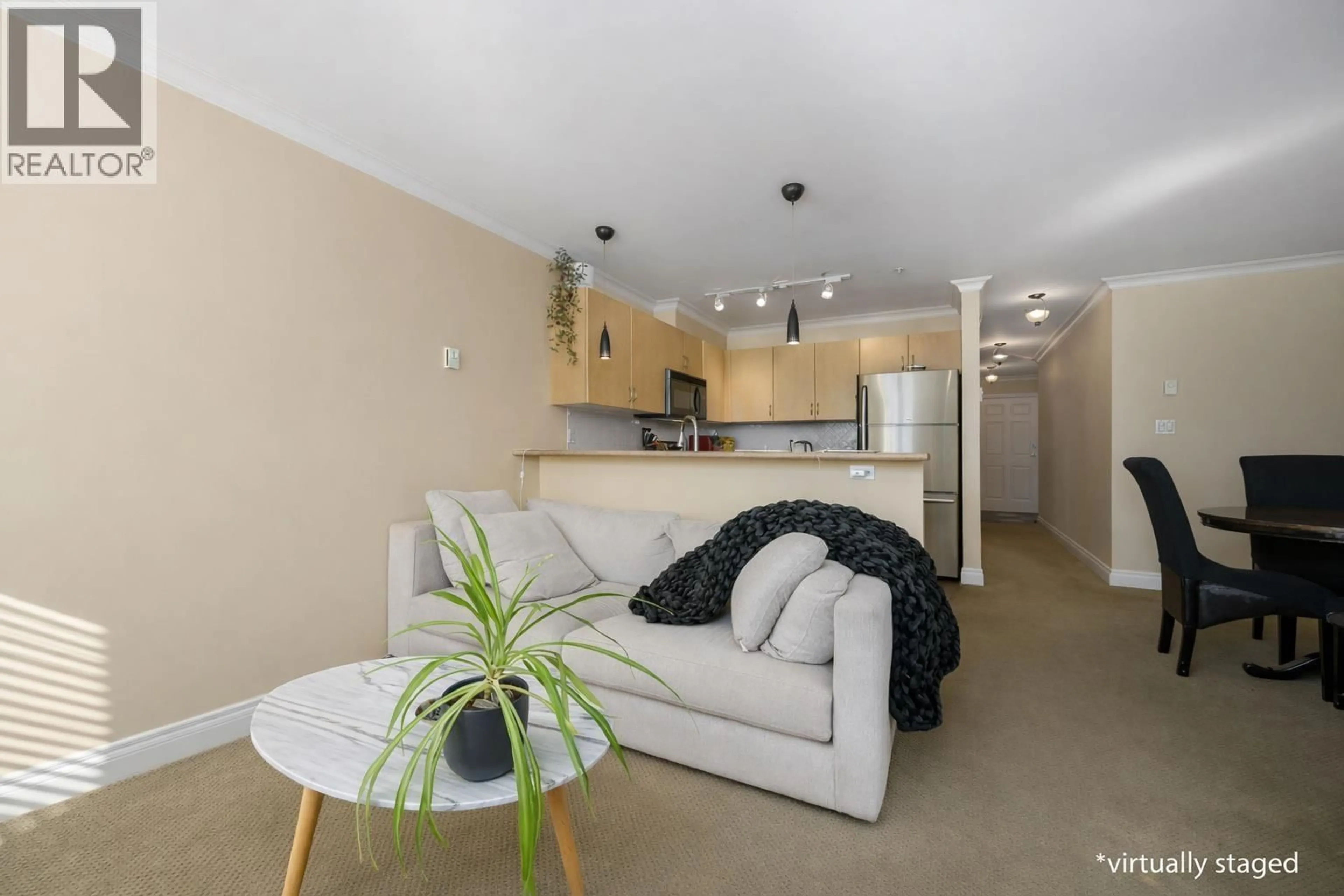 Living room with furniture, unknown for 201 - 128 21ST STREET, North Vancouver British Columbia V7M1Y9