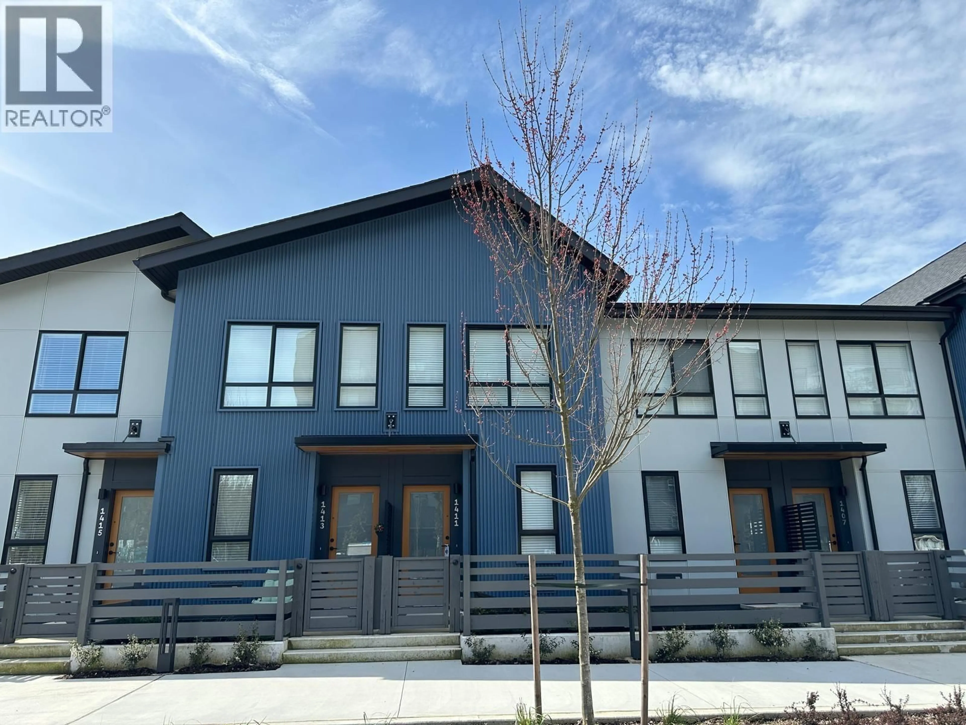 Home with vinyl exterior material, unknown for 1411 SHOAL WAY, Squamish British Columbia V8B1E6