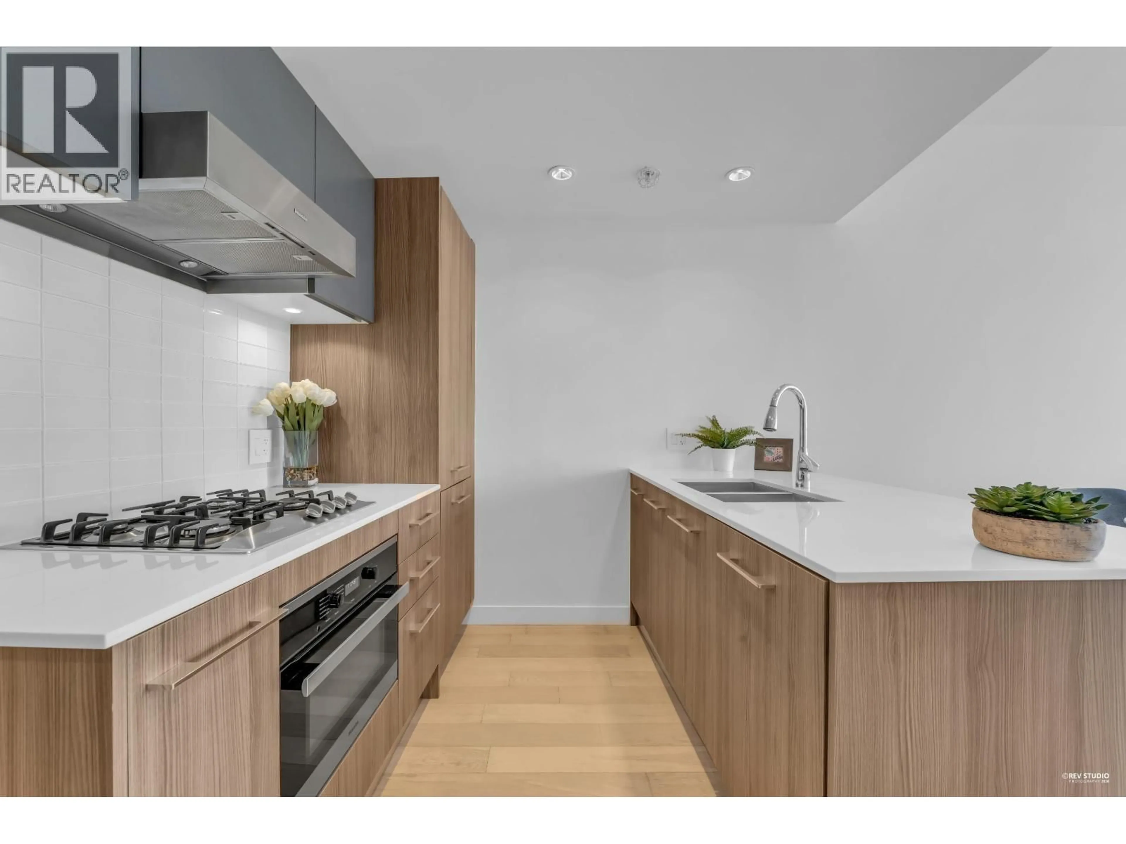 Standard kitchen, wood/laminate floor for 1707 - 4638 GLADSTONE STREET, Vancouver British Columbia V5N0G5