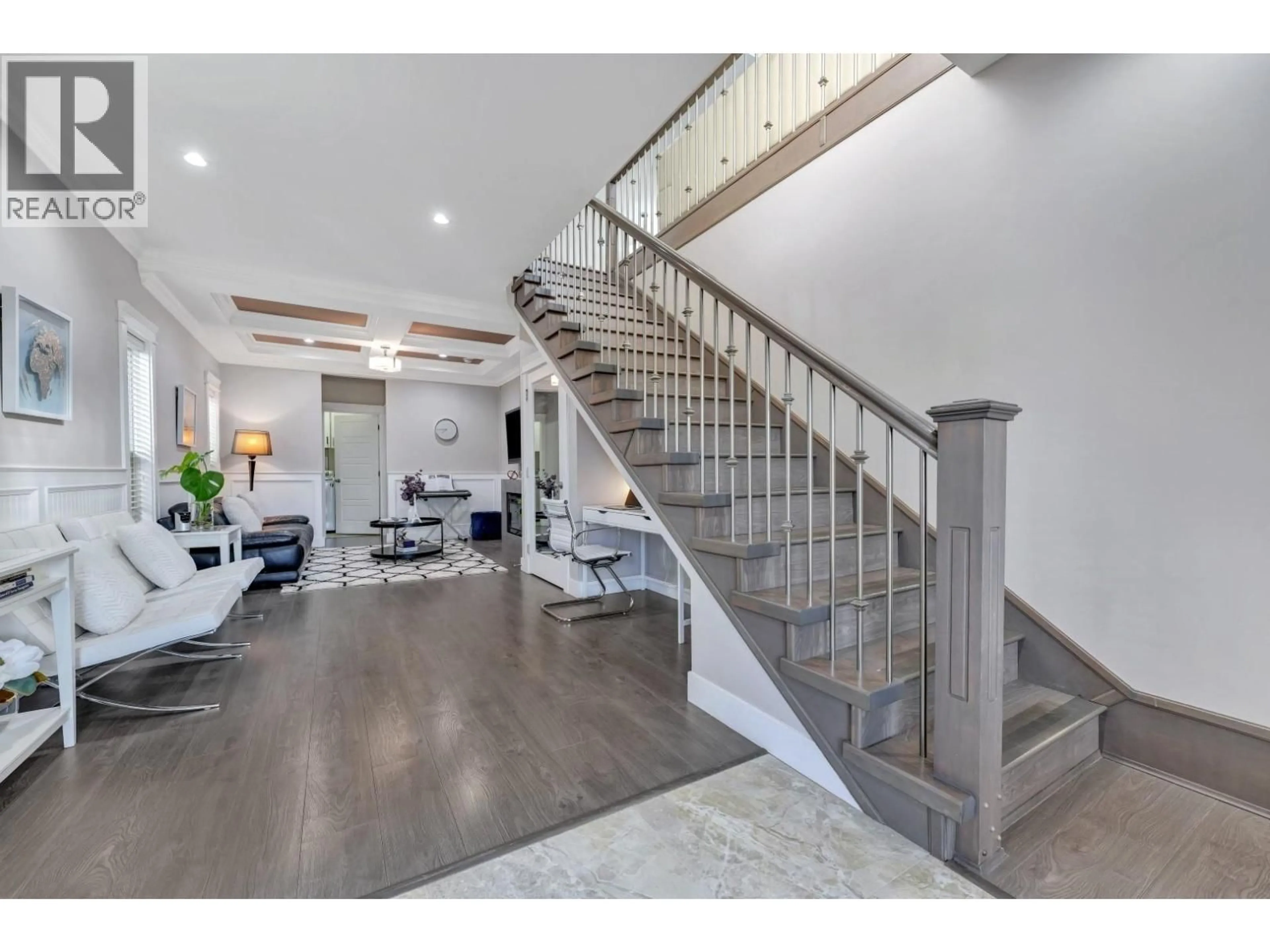 Indoor foyer for 221 CAMPBELL STREET, New Westminster British Columbia V3M5K8