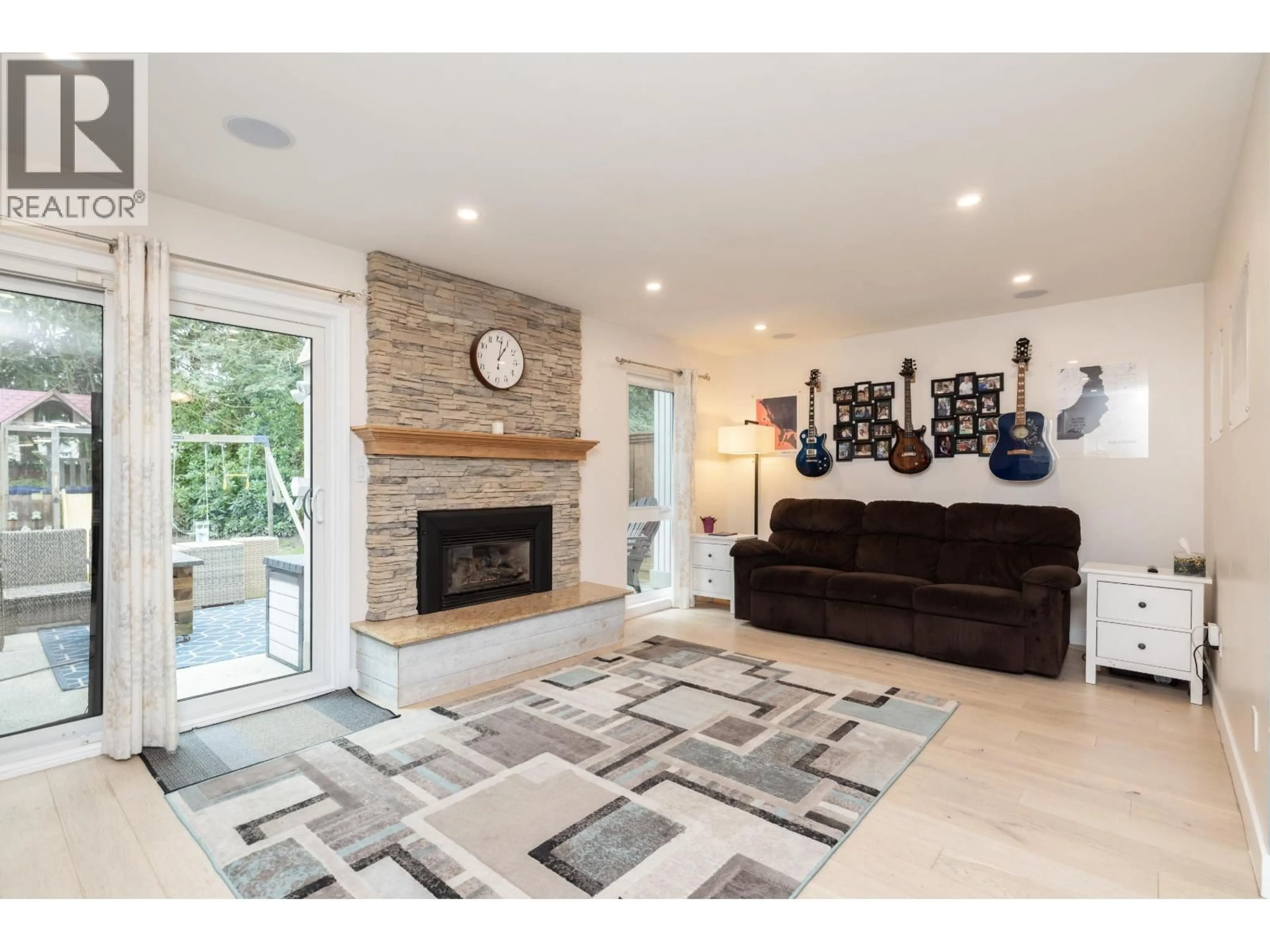Living room with furniture, unknown for 3 - 5600 LADNER TRUNK ROAD, Delta British Columbia V4K1X4