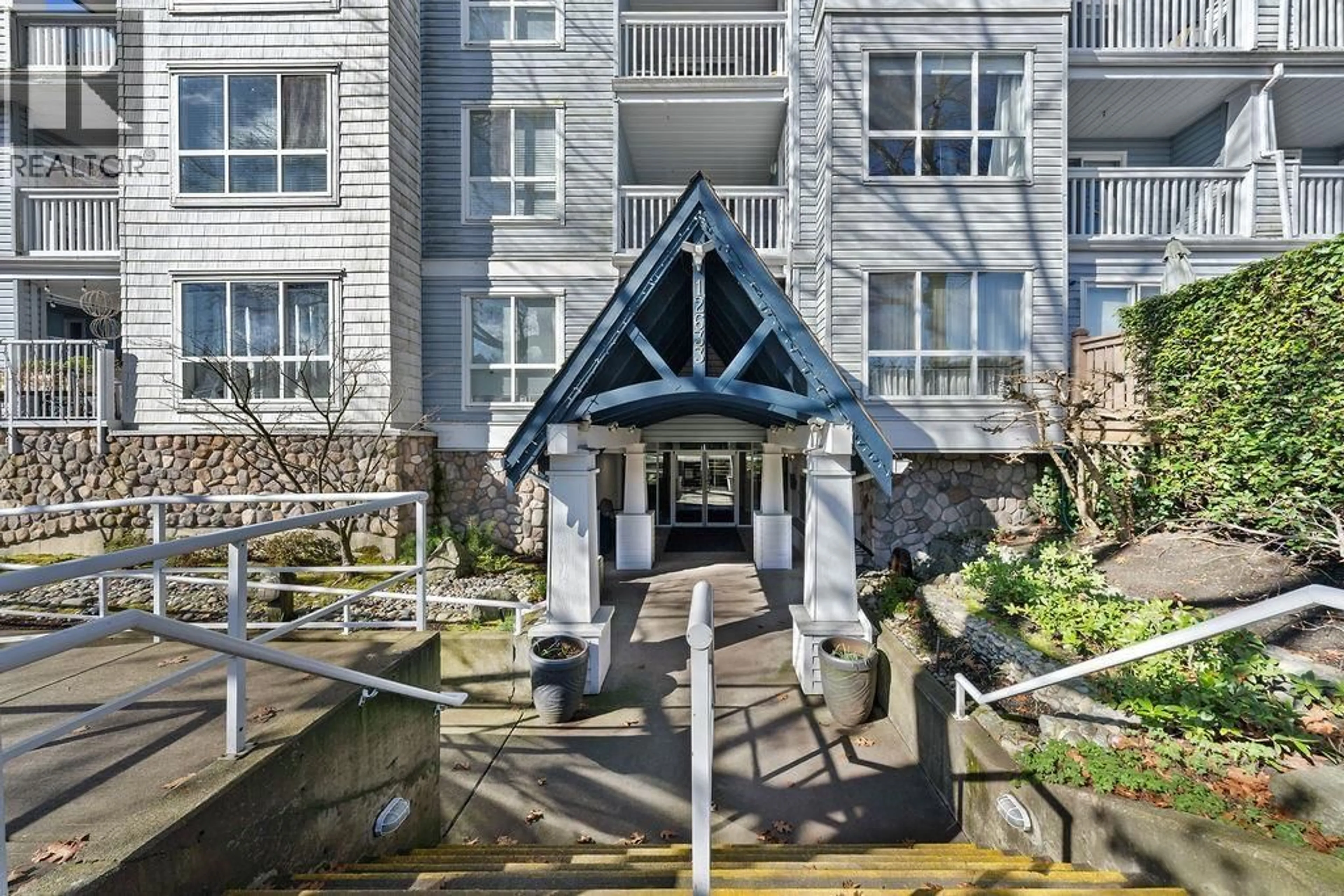 Indoor foyer for 219 - 12633 NO. 2 ROAD, Richmond British Columbia V7E6N5