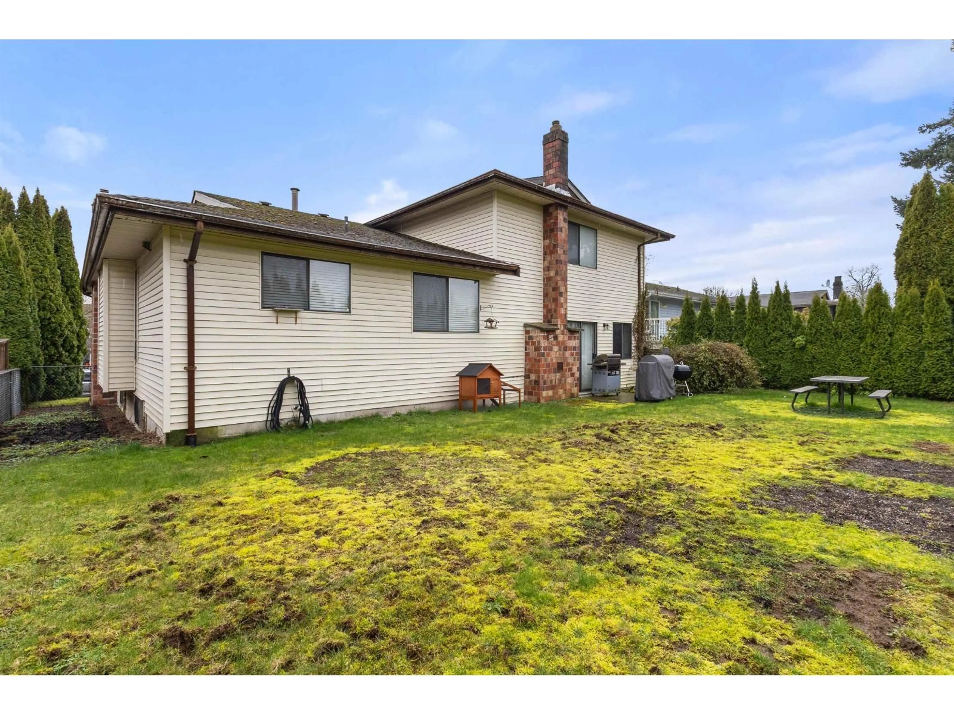 A pic from outside/outdoor area/front of a property/back of a property/a pic from drone, unknown for 3778 NANAIMO CRESCENT, Abbotsford British Columbia V2T4Z8