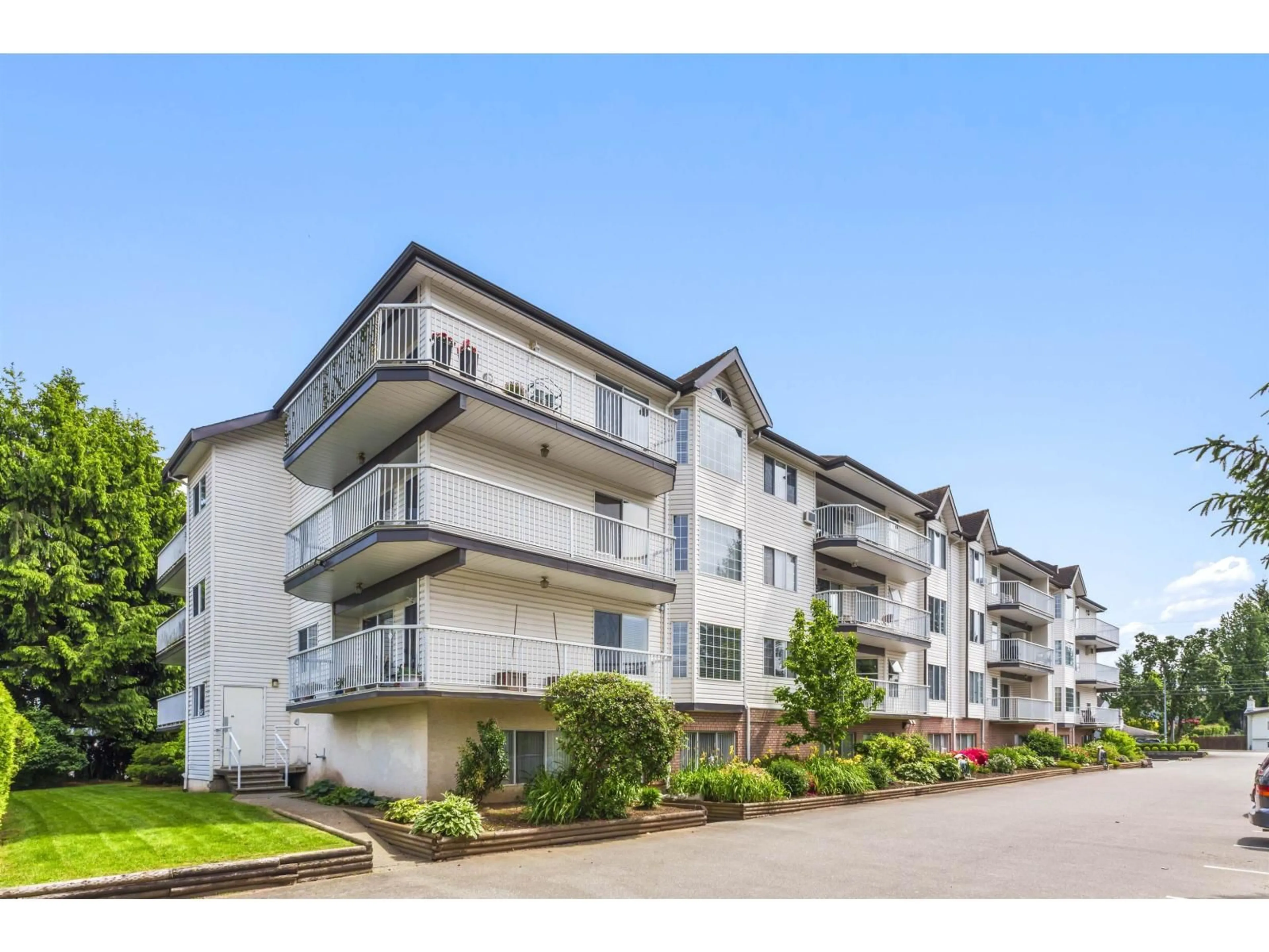 A pic from outside/outdoor area/front of a property/back of a property/a pic from drone, unknown for 315 - 33535 KING ROAD, Abbotsford British Columbia V2S6Z5