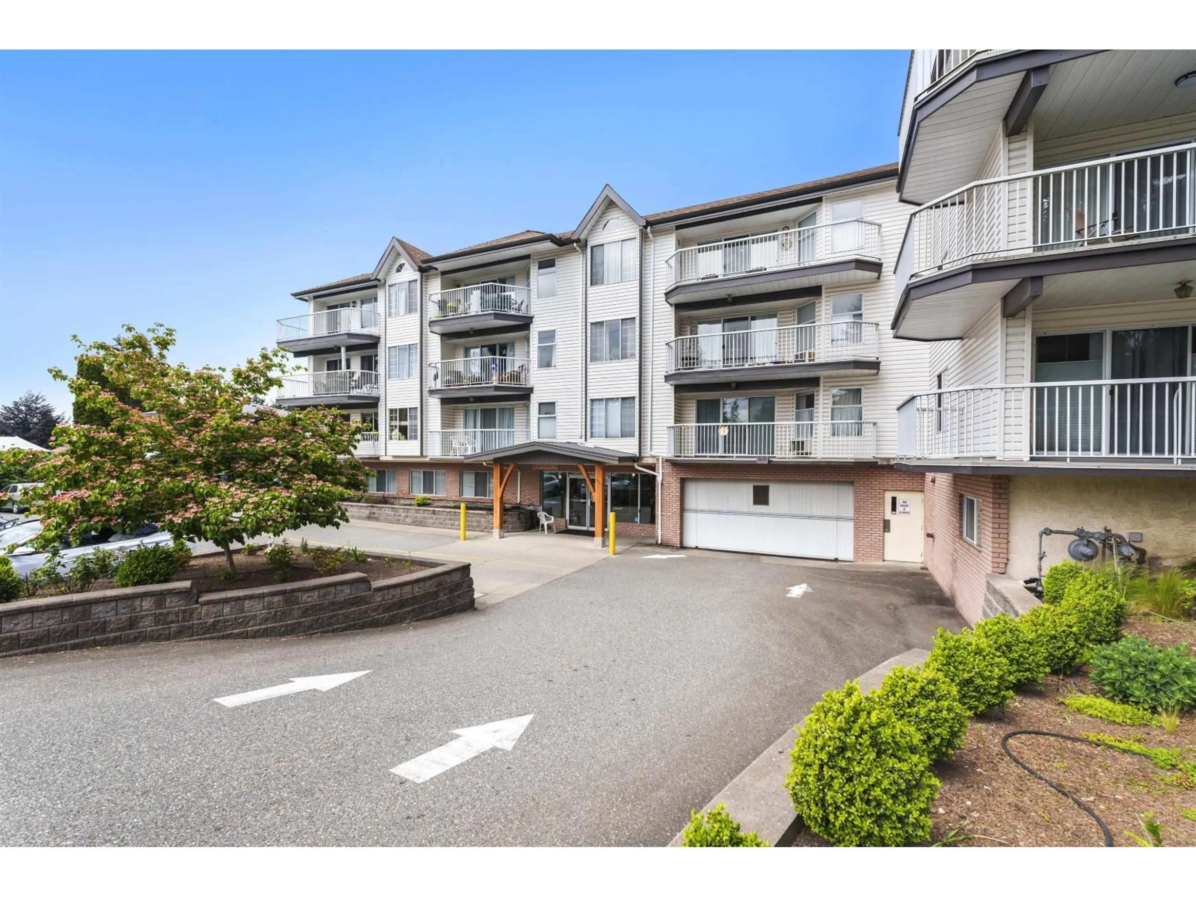 A pic from outside/outdoor area/front of a property/back of a property/a pic from drone, unknown for 315 - 33535 KING ROAD, Abbotsford British Columbia V2S6Z5