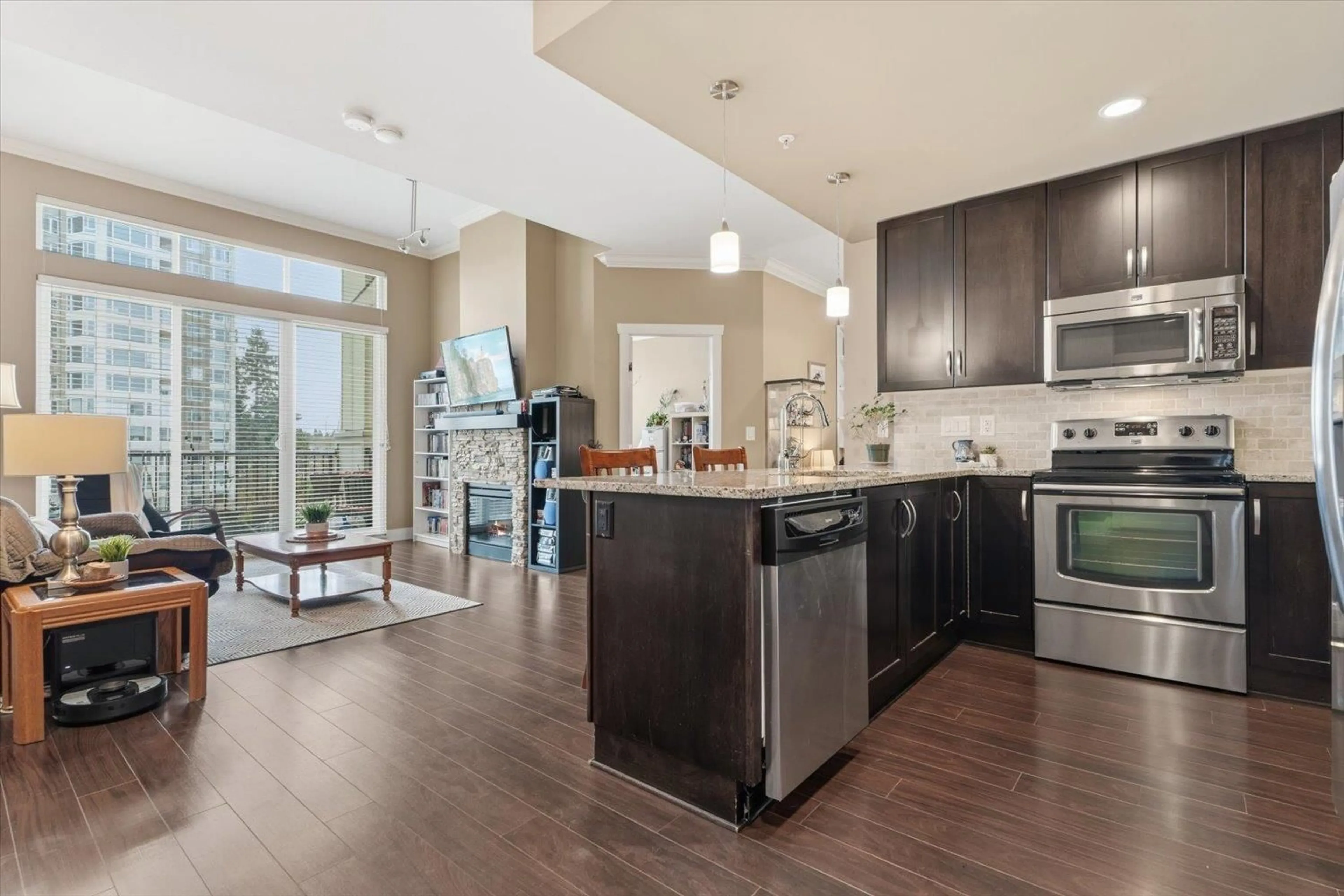 Open concept kitchen, unknown for 402 - 3192 GLADWIN ROAD, Abbotsford British Columbia V2T6M9