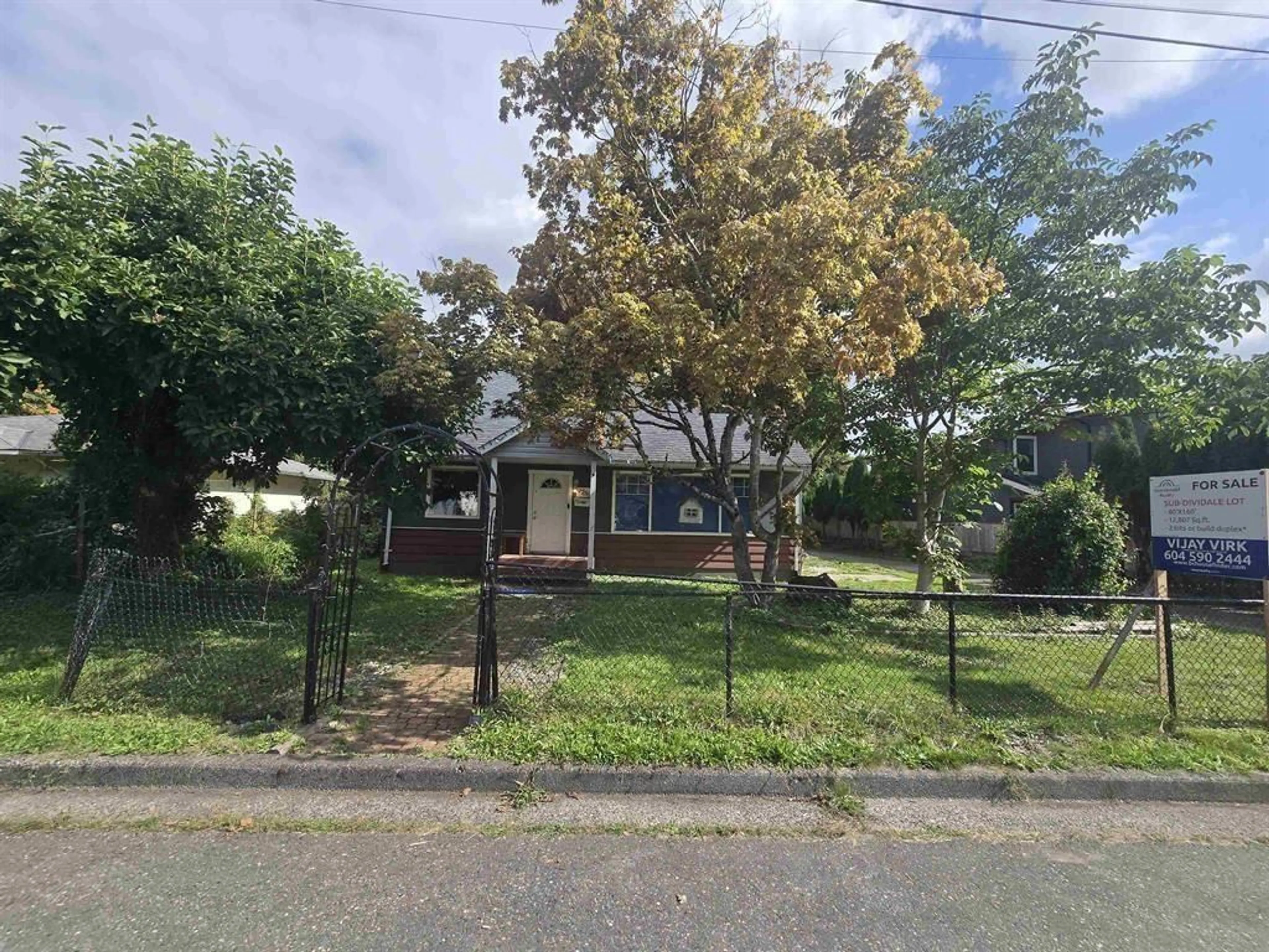 A pic from outside/outdoor area/front of a property/back of a property/a pic from drone, street for 9756 SIDNEY STREET, Chilliwack British Columbia V2P4G6