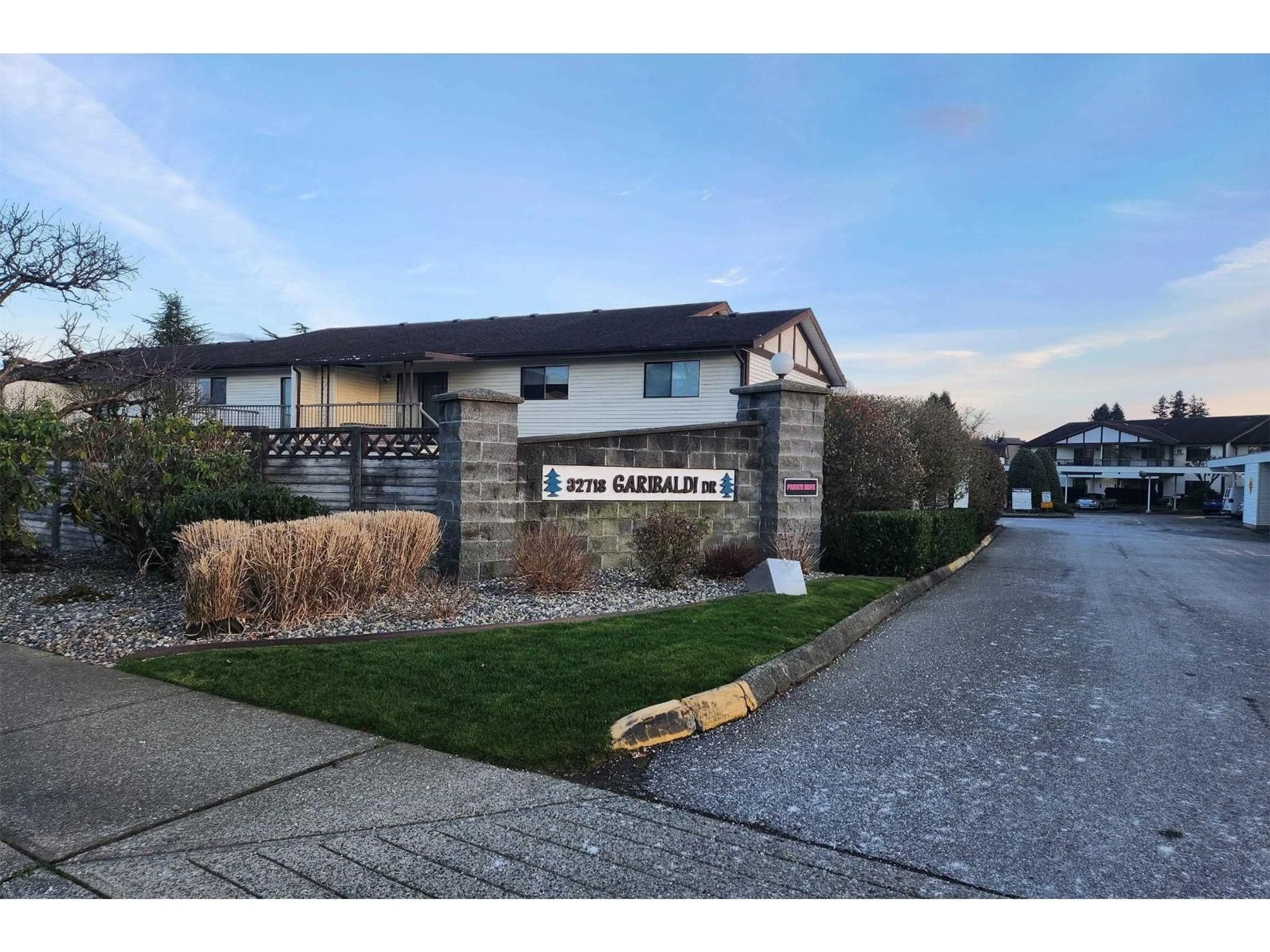 A pic from outside/outdoor area/front of a property/back of a property/a pic from drone, street for 73 - 32718 GARIBALDI DRIVE, Abbotsford British Columbia V2T5T6