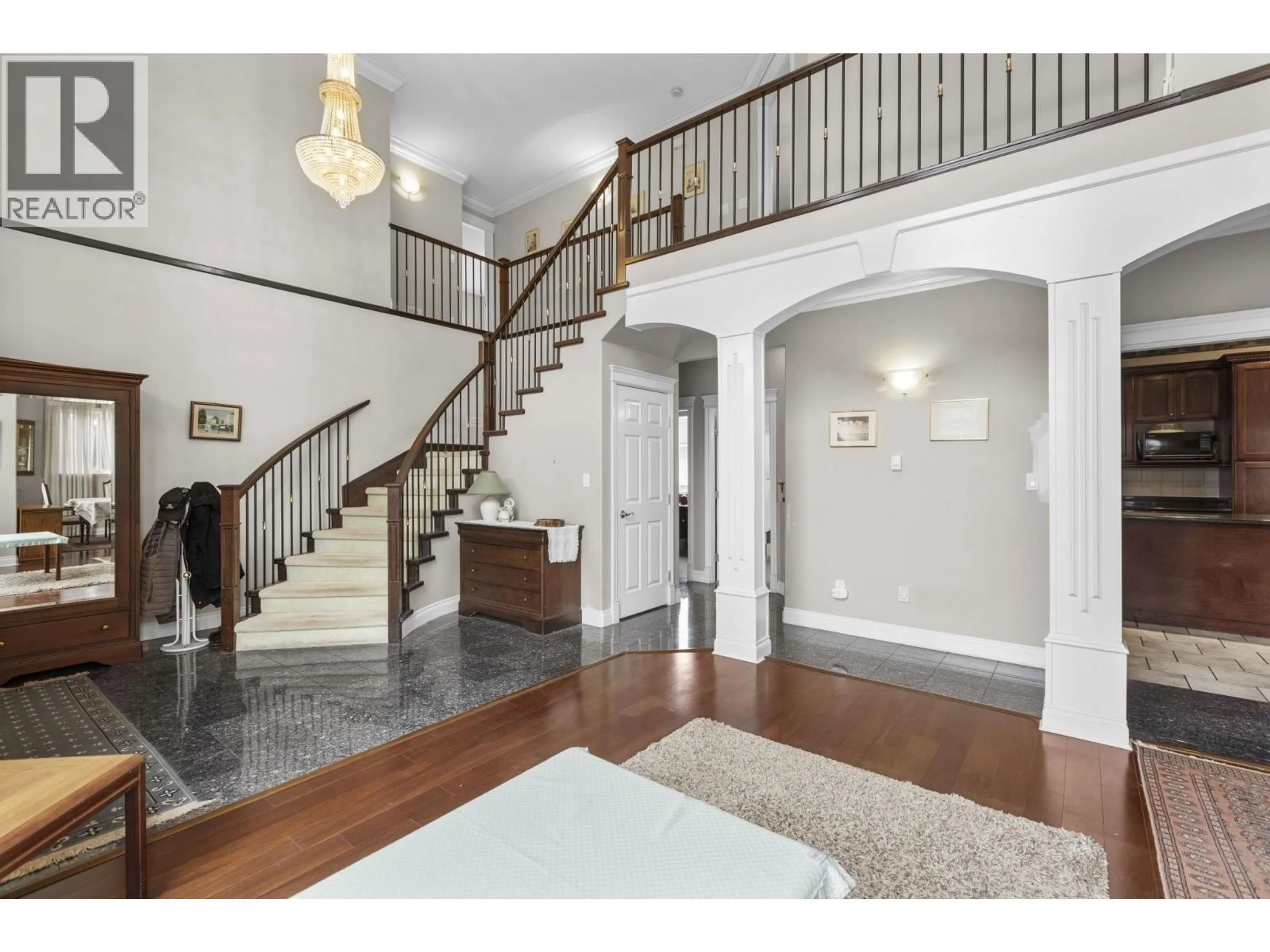 Indoor entryway for 218 SEAVIEW DRIVE, Port Moody British Columbia V3H3J2