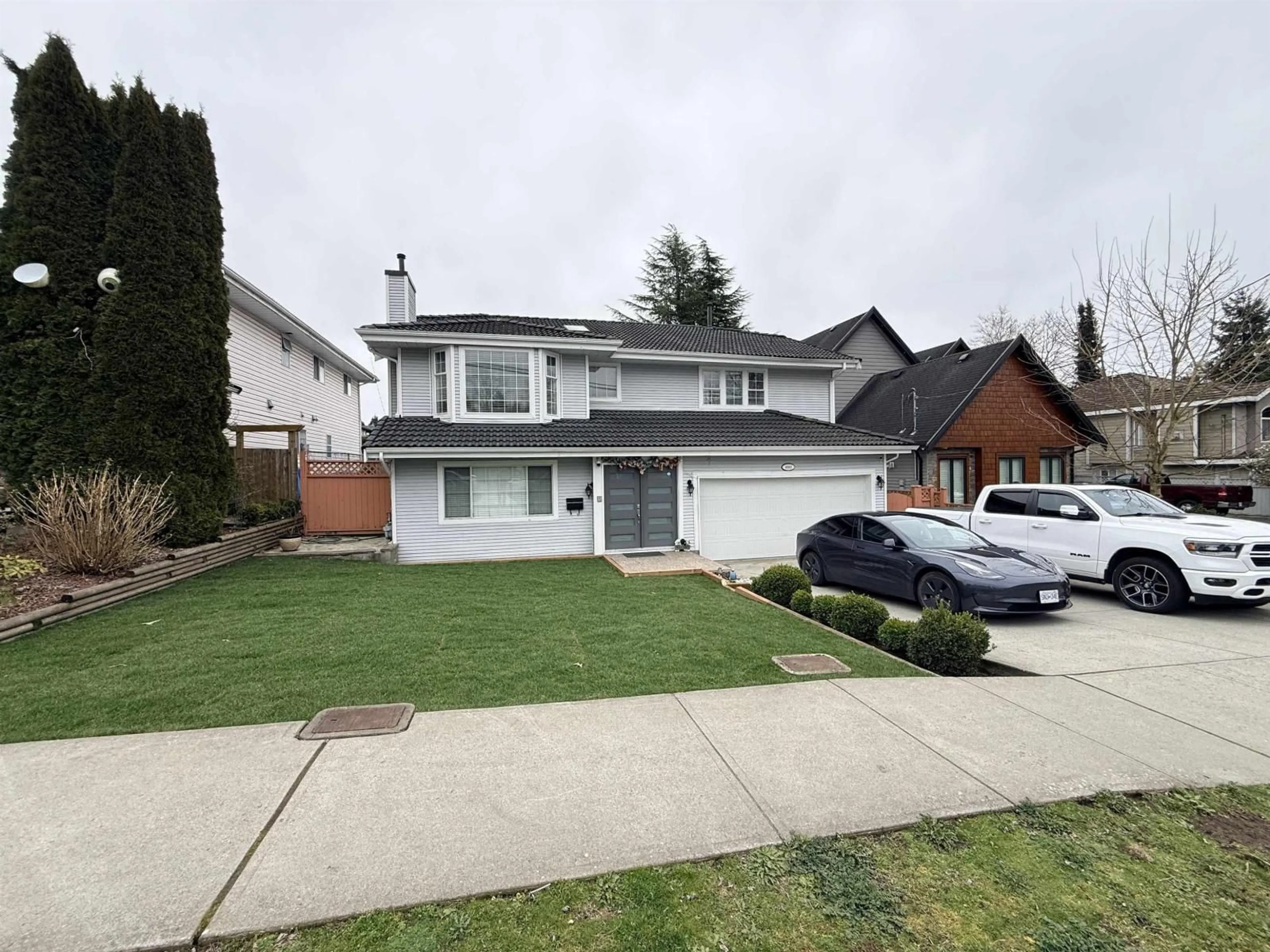 A pic from outside/outdoor area/front of a property/back of a property/a pic from drone, street for 8502 148 STREET, Surrey British Columbia V3S3G4