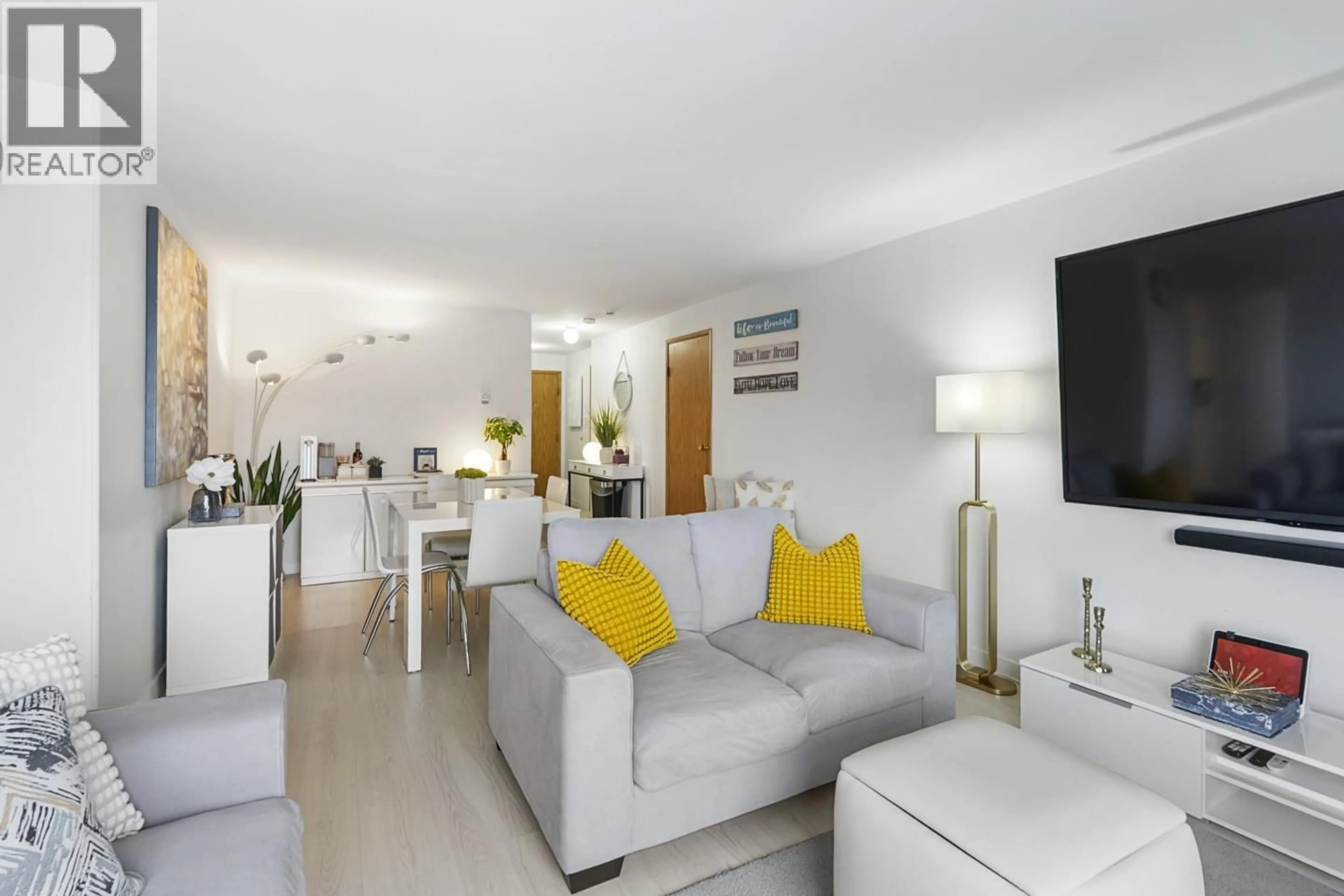 Living room with furniture, unknown for 1007 - 615 BELMONT STREET, New Westminster British Columbia V3M6A1