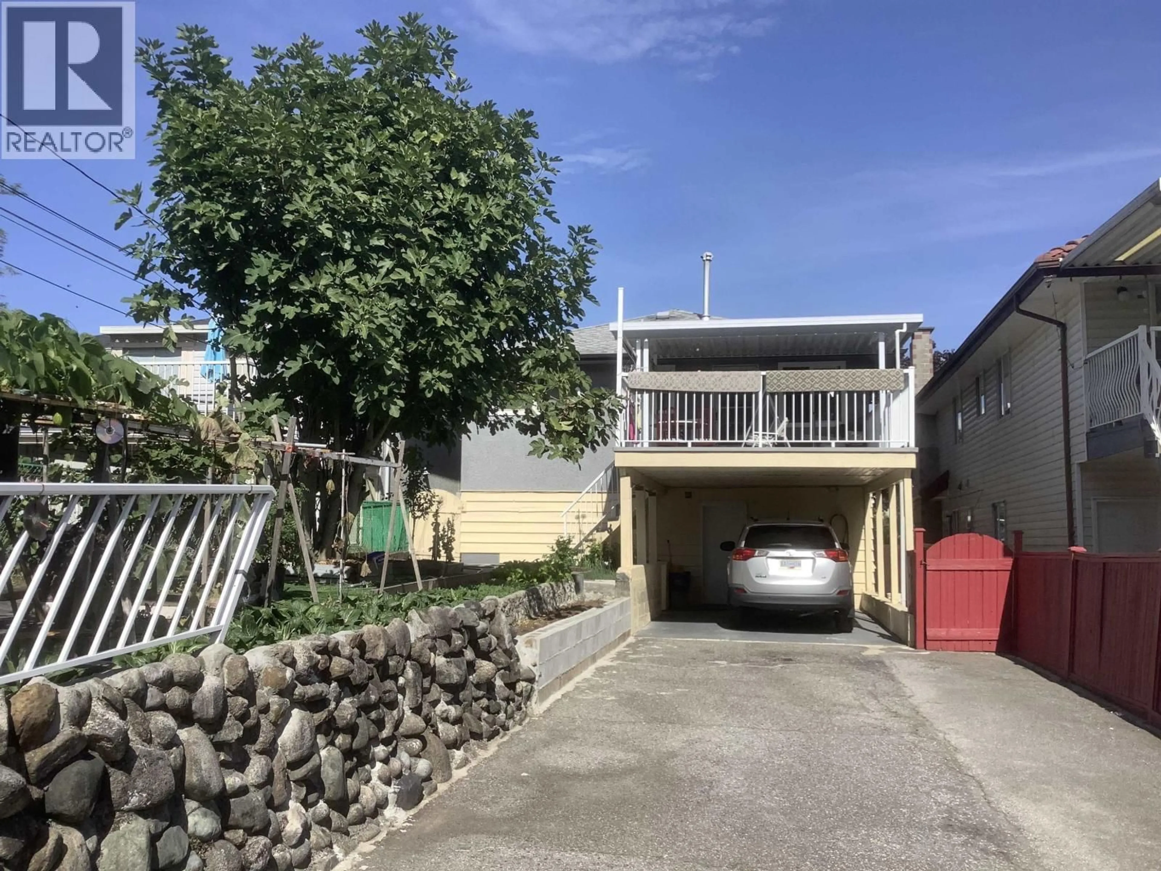 A pic from outside/outdoor area/front of a property/back of a property/a pic from drone, street for 3312 QUEENS AVENUE, Vancouver British Columbia V5R4T8