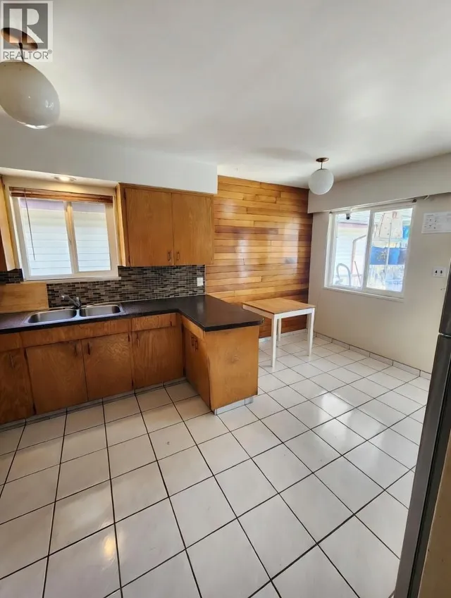 3312 QUEENS AVENUE, Vancouver 5