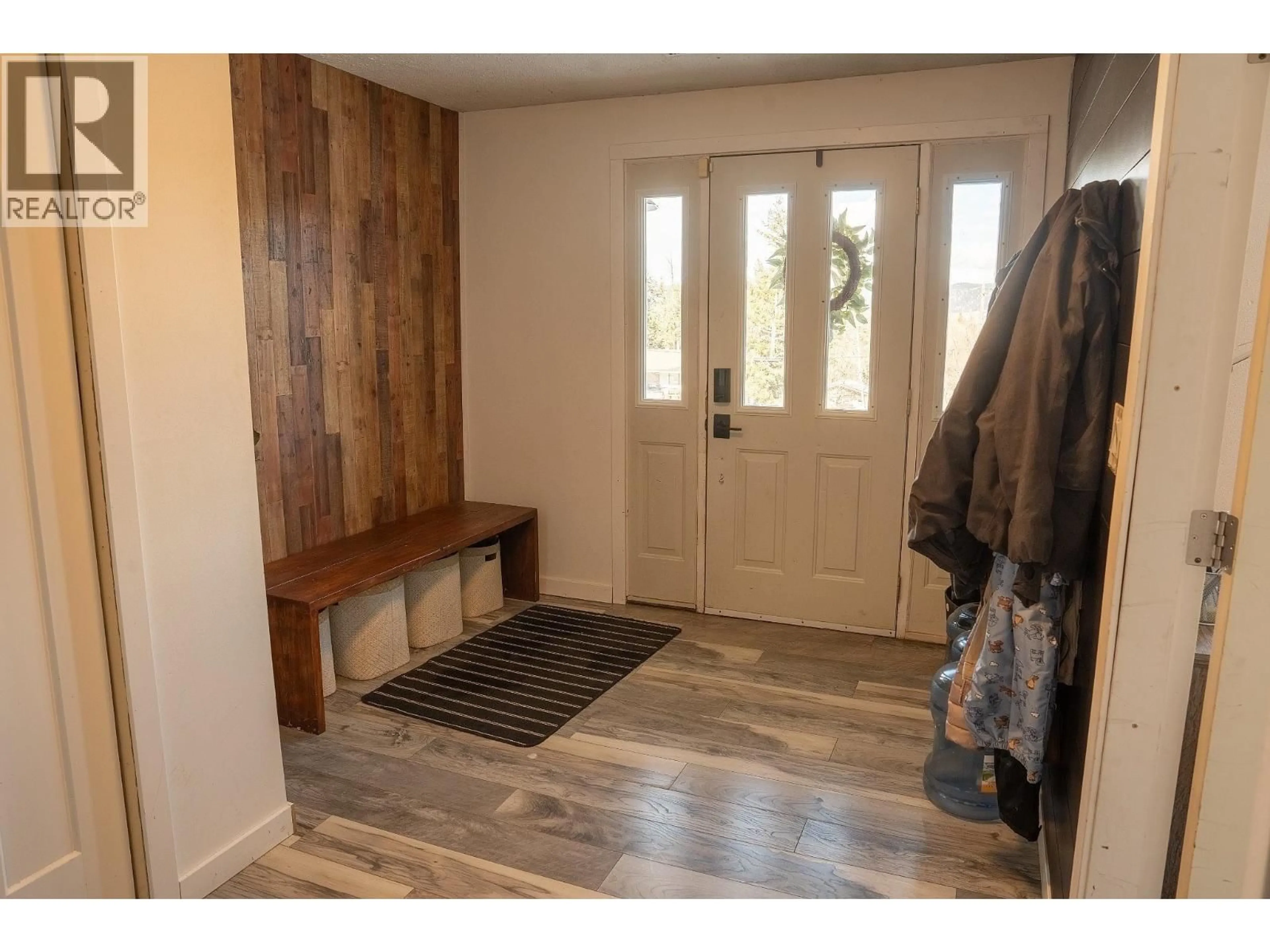 Indoor entryway for 804 SHAW ROAD, Williams Lake British Columbia V2G3L1