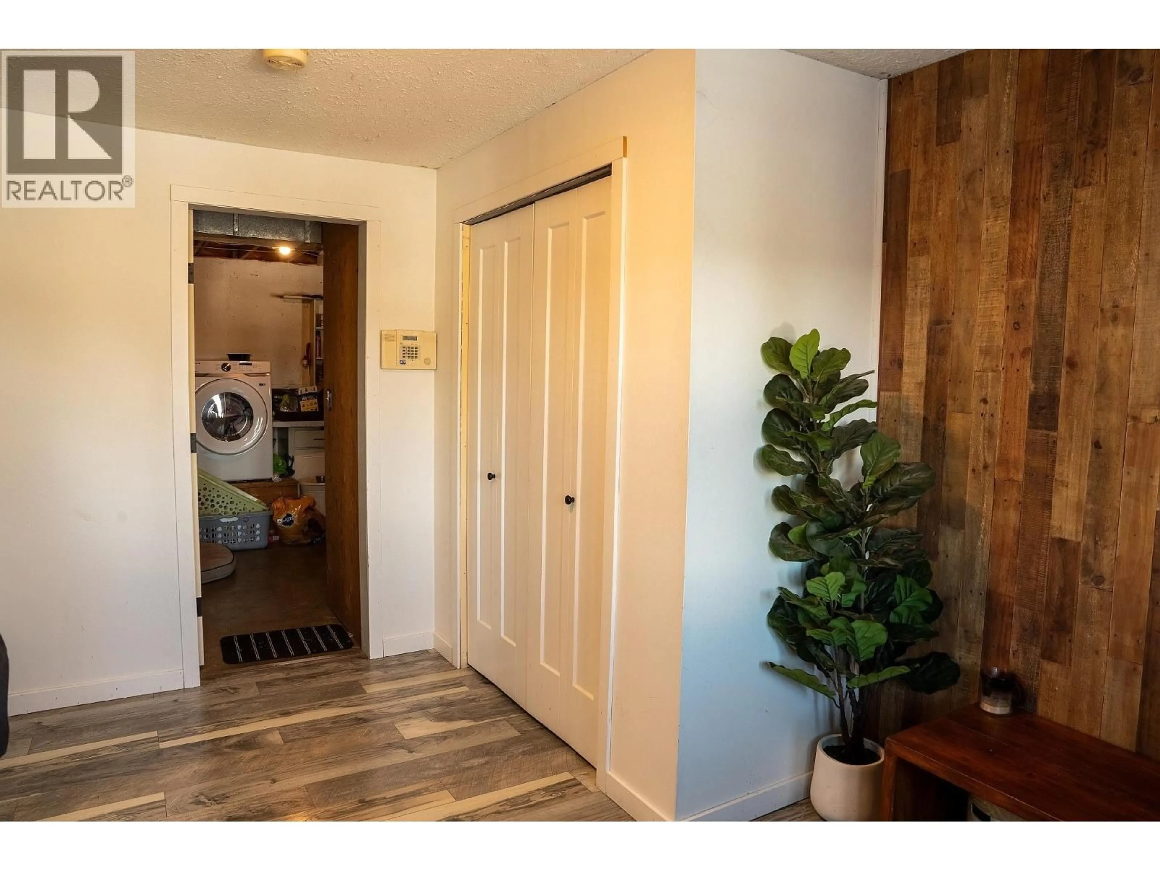 Indoor entryway for 804 SHAW ROAD, Williams Lake British Columbia V2G3L1