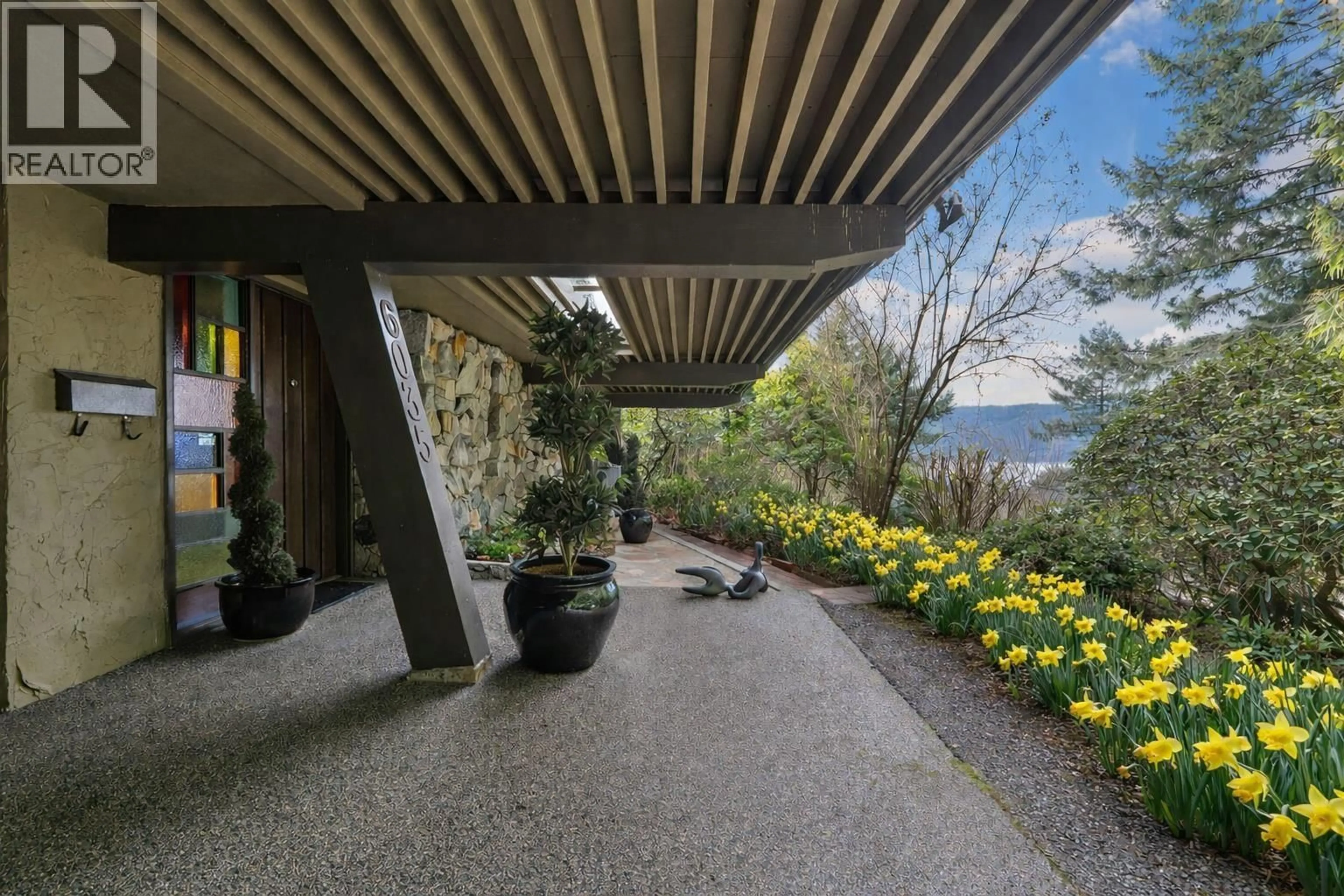 Patio, street for 6035 EAGLERIDGE DRIVE, West Vancouver British Columbia V7W1W7