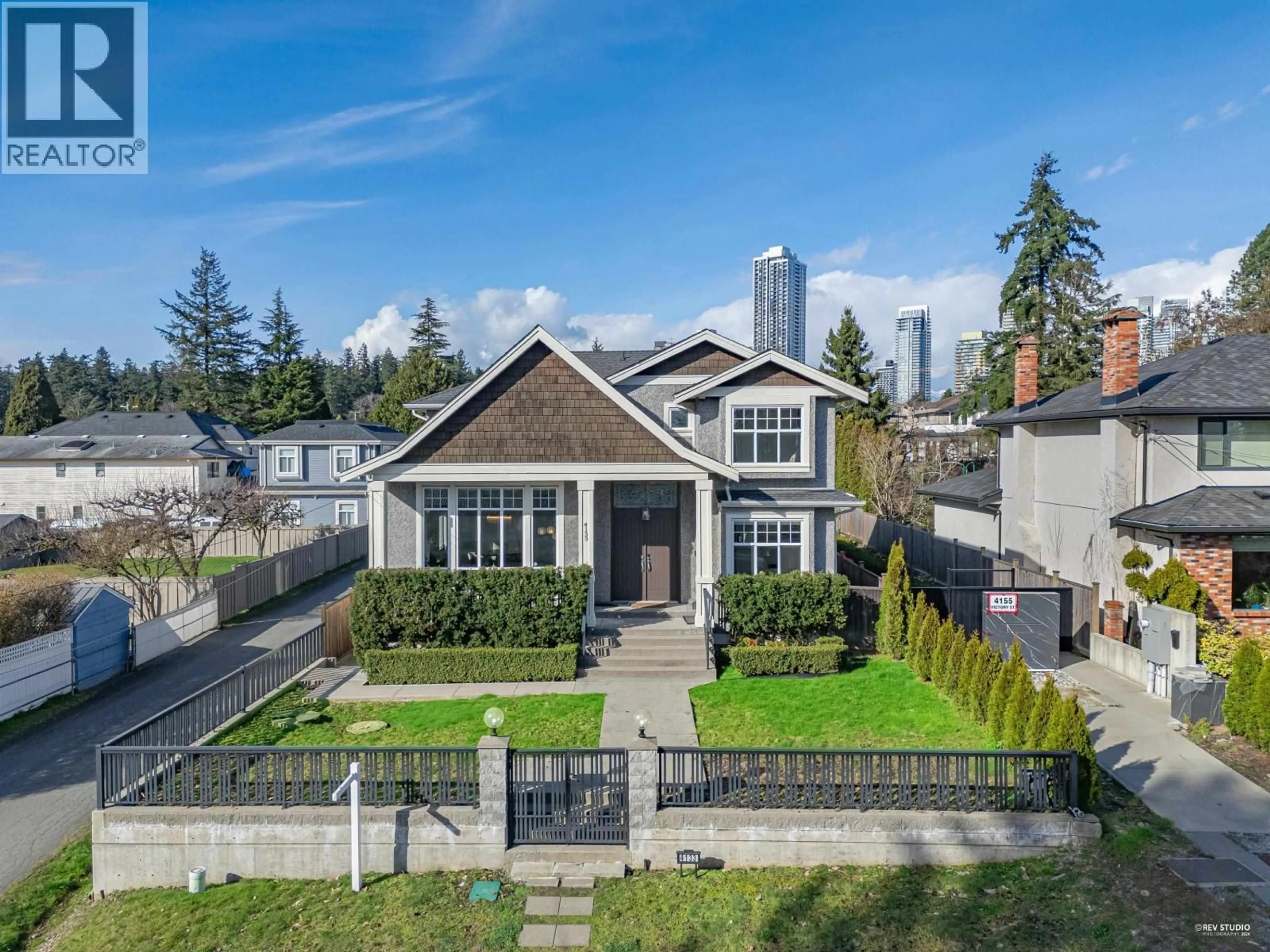 A pic from outside/outdoor area/front of a property/back of a property/a pic from drone, unknown for 4133 VICTORY STREET, Burnaby British Columbia V5J1P6