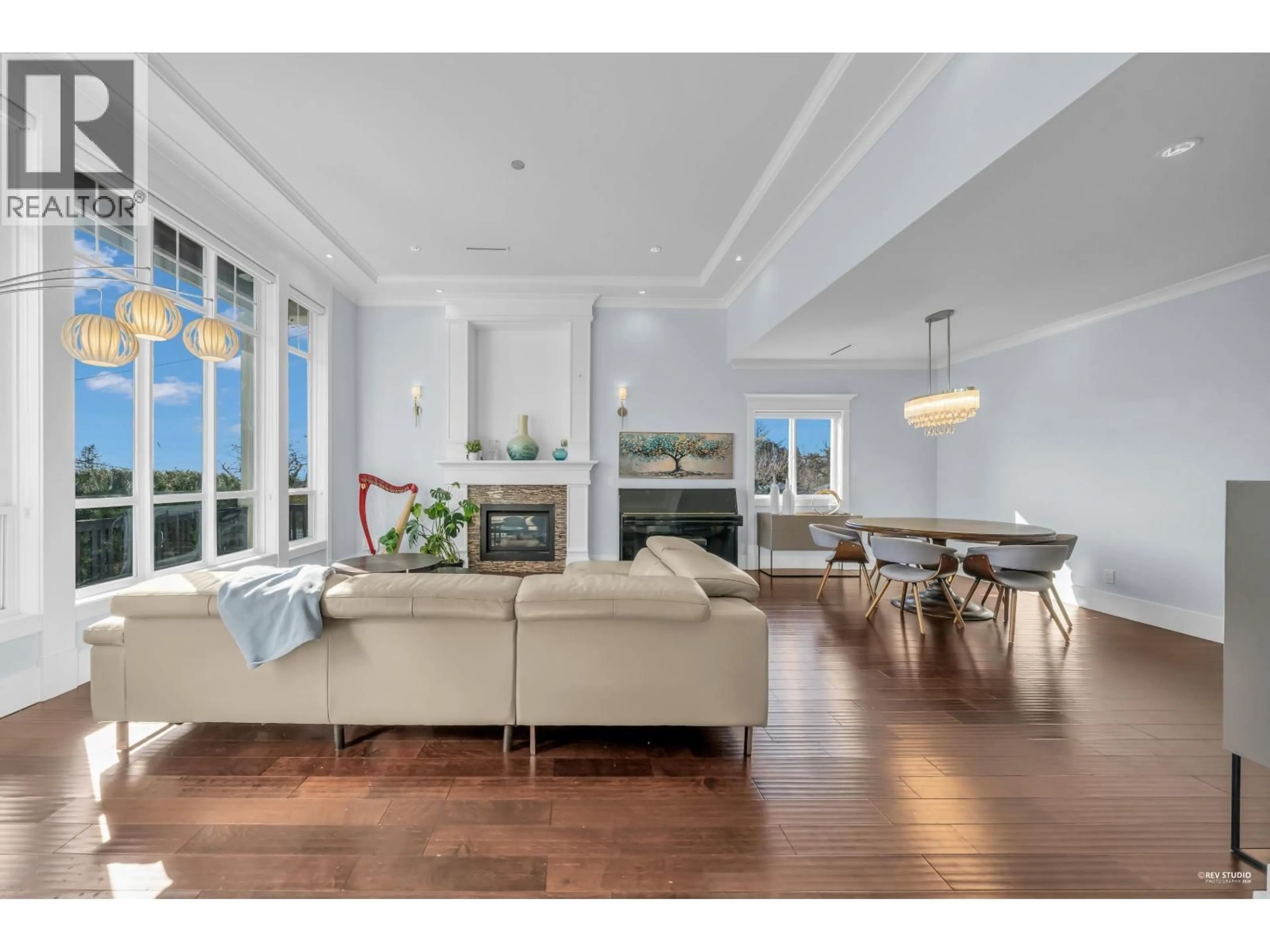 Living room with furniture, unknown for 4133 VICTORY STREET, Burnaby British Columbia V5J1P6