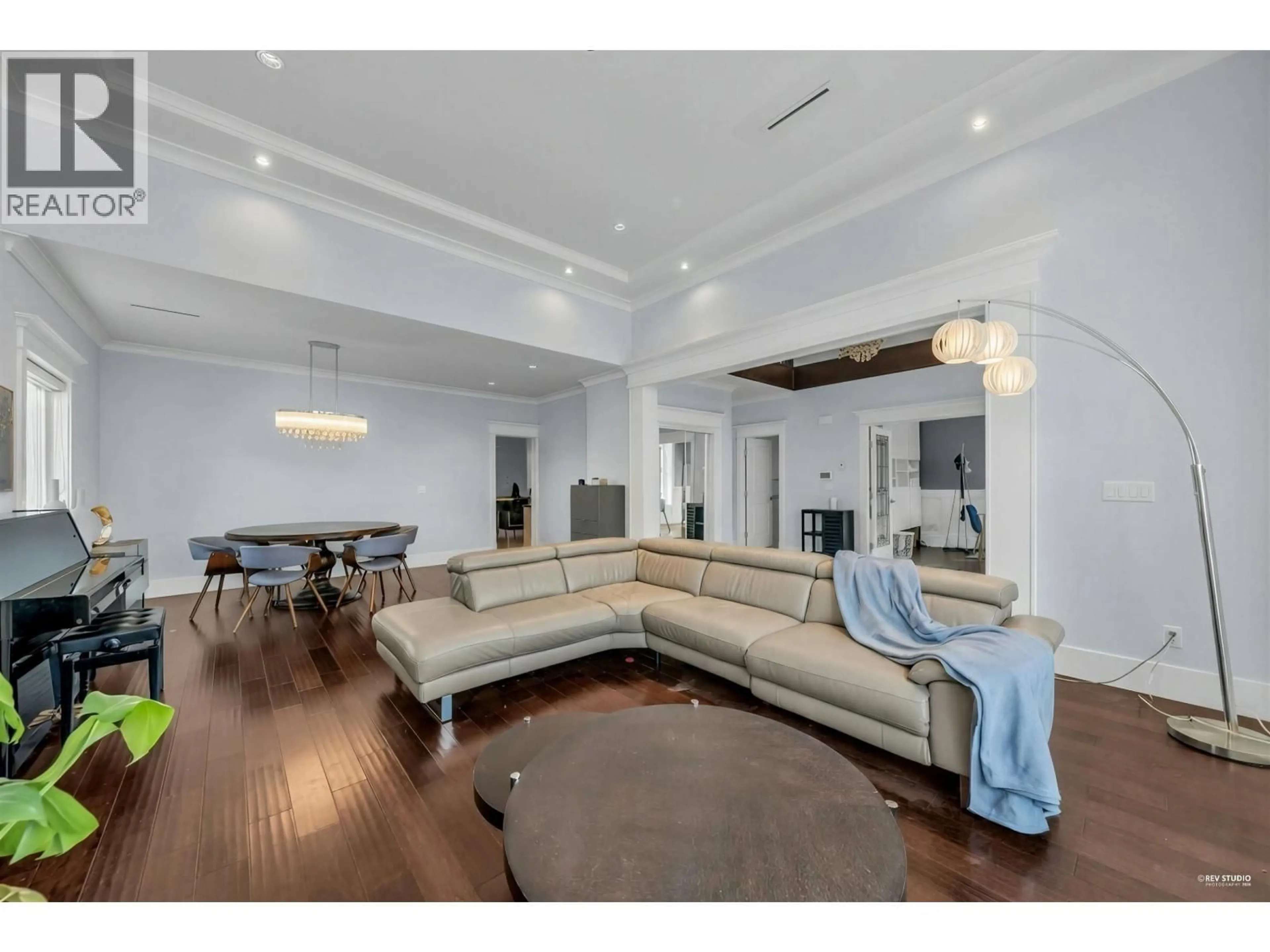 Living room with furniture, unknown for 4133 VICTORY STREET, Burnaby British Columbia V5J1P6