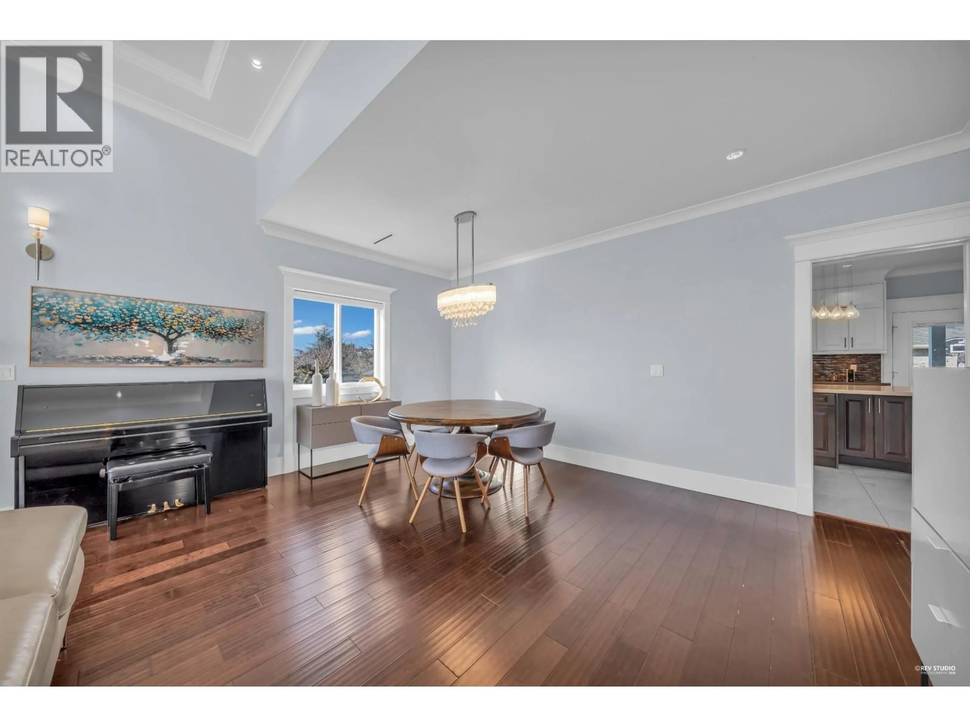 Dining room, wood/laminate floor for 4133 VICTORY STREET, Burnaby British Columbia V5J1P6