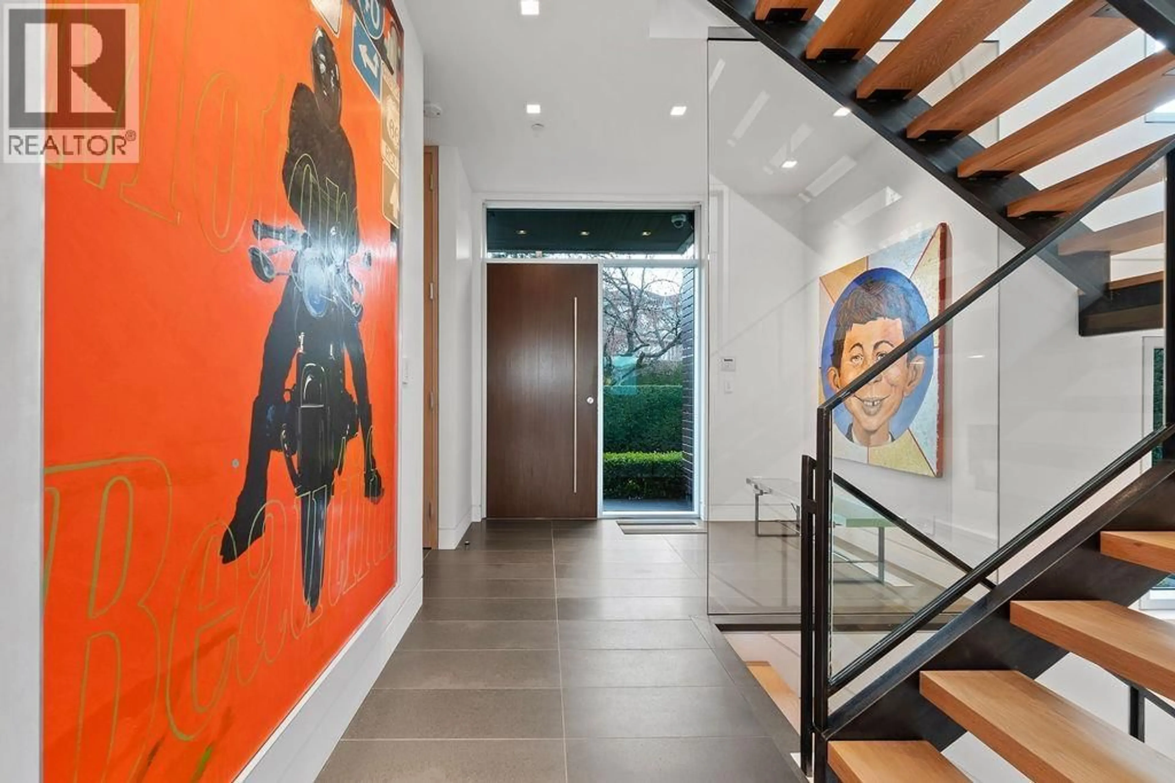 Indoor foyer for 2705 30TH AVENUE, Vancouver British Columbia V6L1Y8