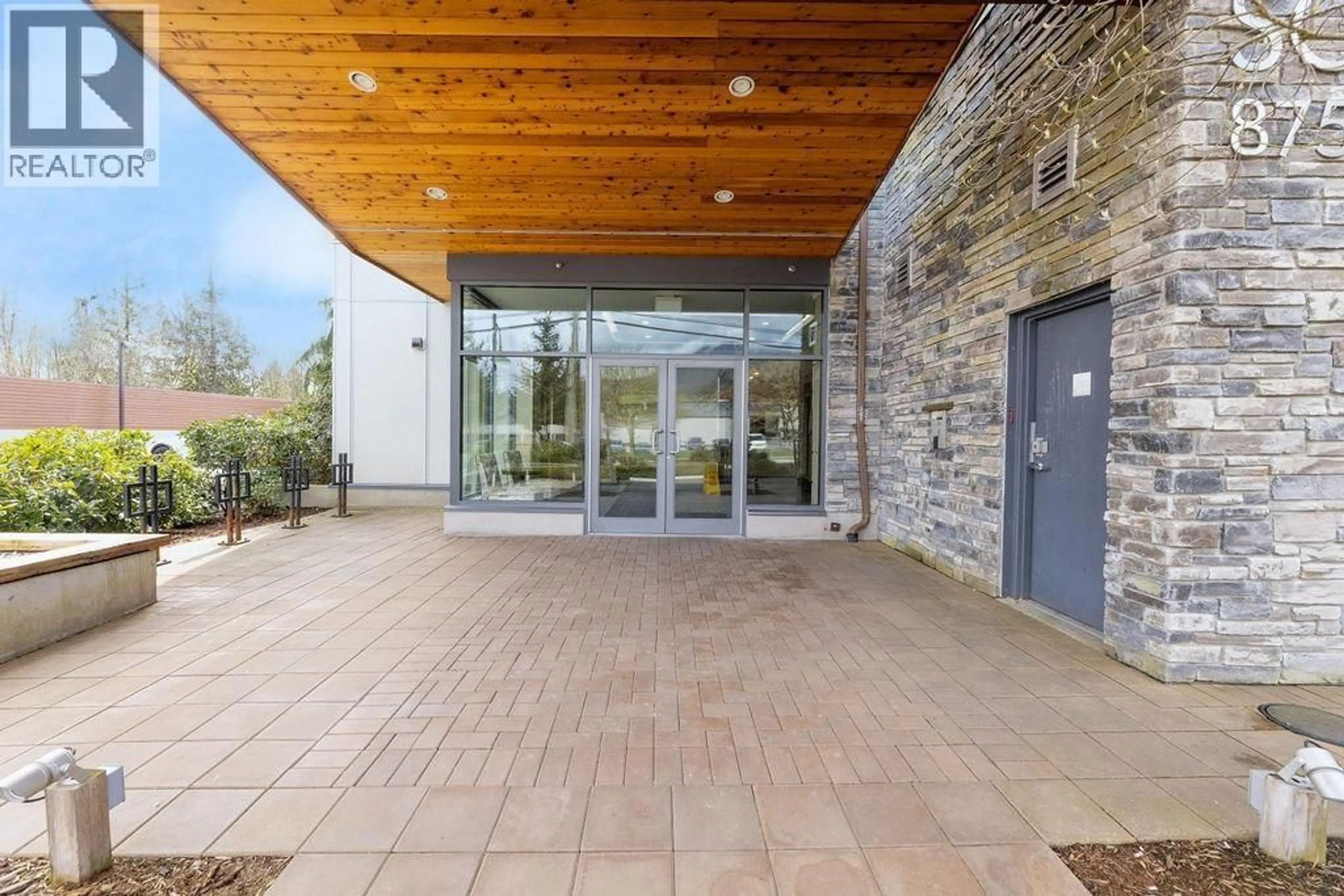 Indoor foyer for 404 - 875 GIBSONS WAY, Gibsons British Columbia V0N1V0