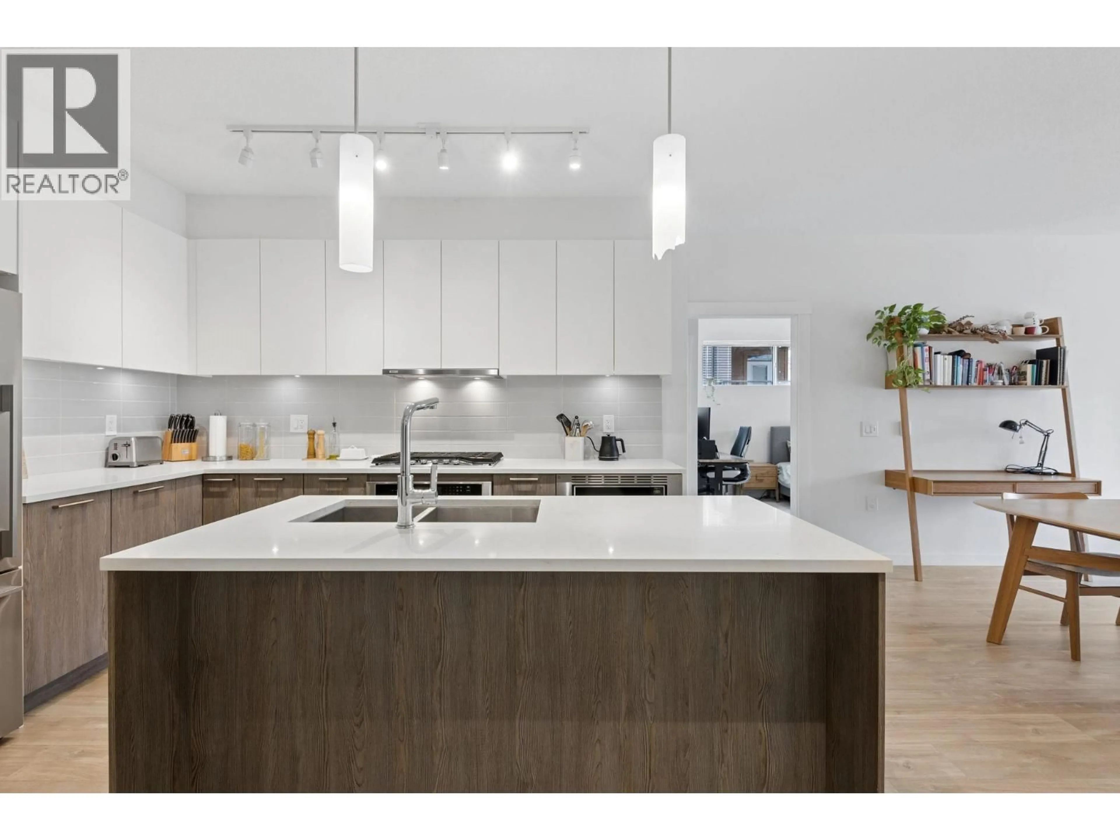 Contemporary kitchen, unknown for 211 - 625 3RD STREET, North Vancouver British Columbia V7L1G6