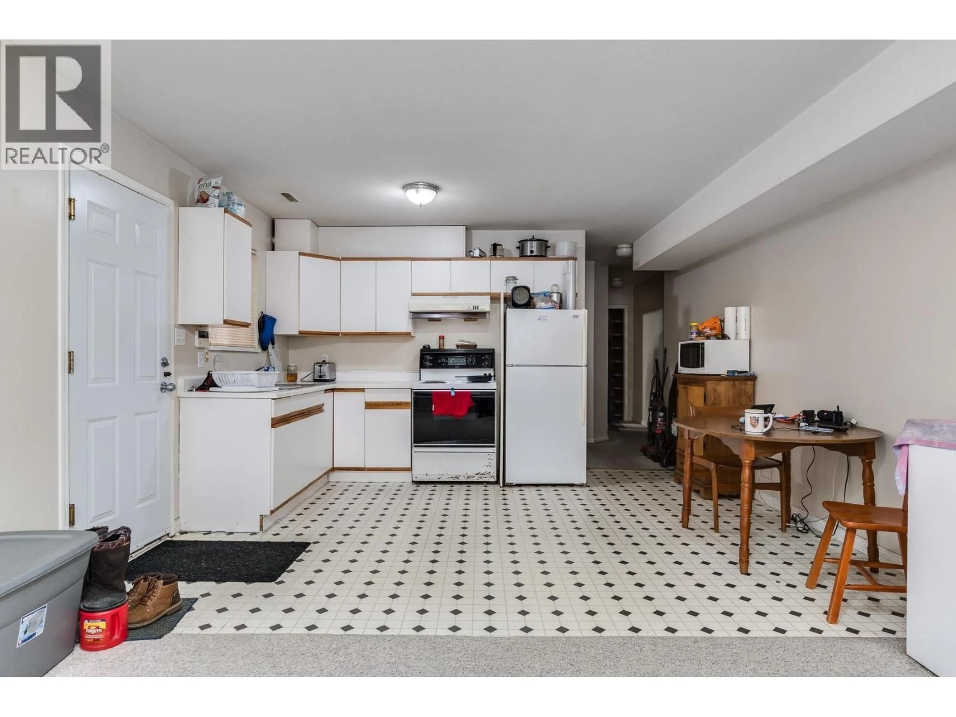 Standard kitchen, ceramic/tile floor for 3156 JERVIS STREET, Port Coquitlam British Columbia V3C3H7