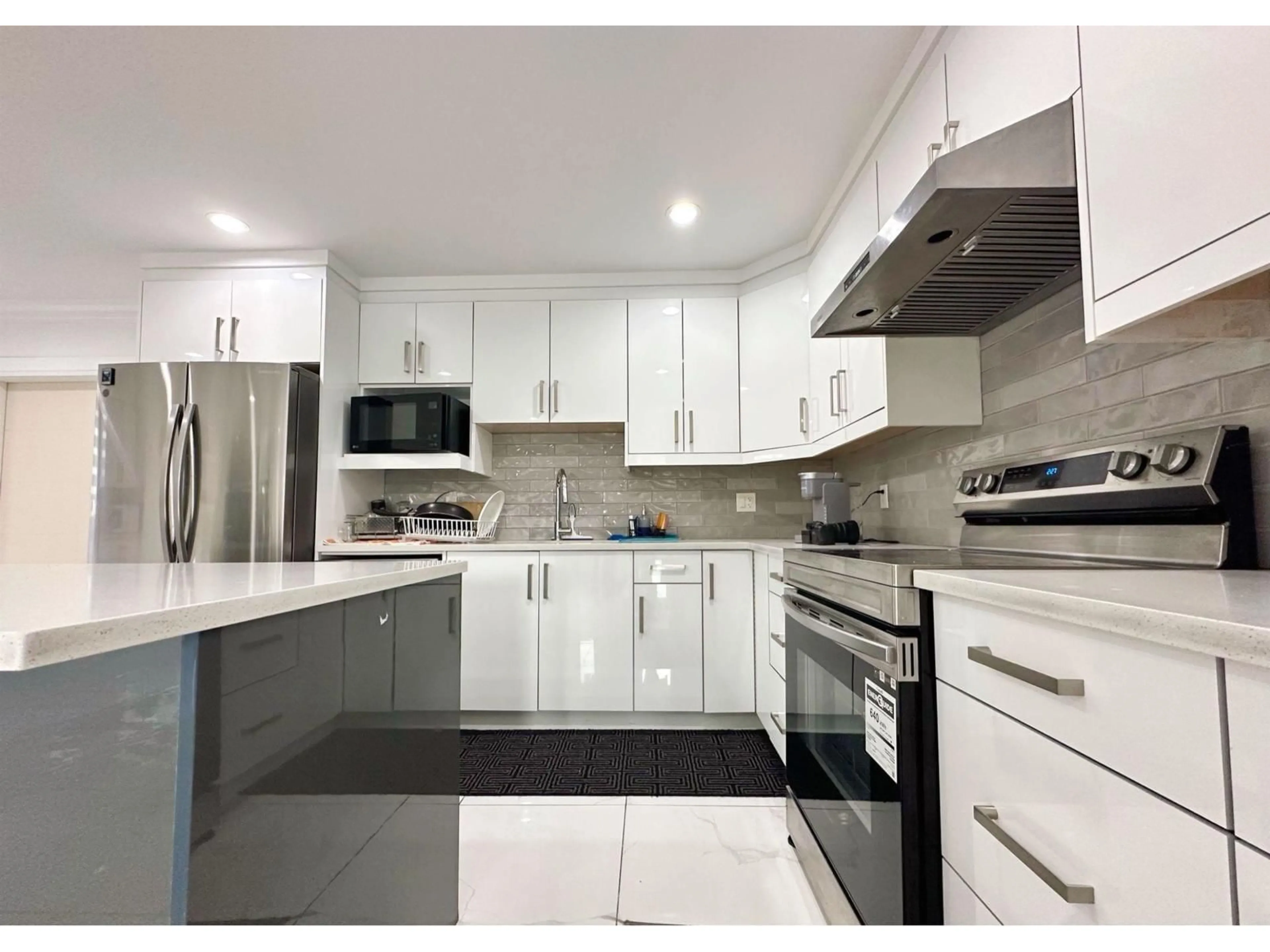 Contemporary kitchen, ceramic/tile floor for 13017 64 AVENUE, Surrey British Columbia V3W1X8