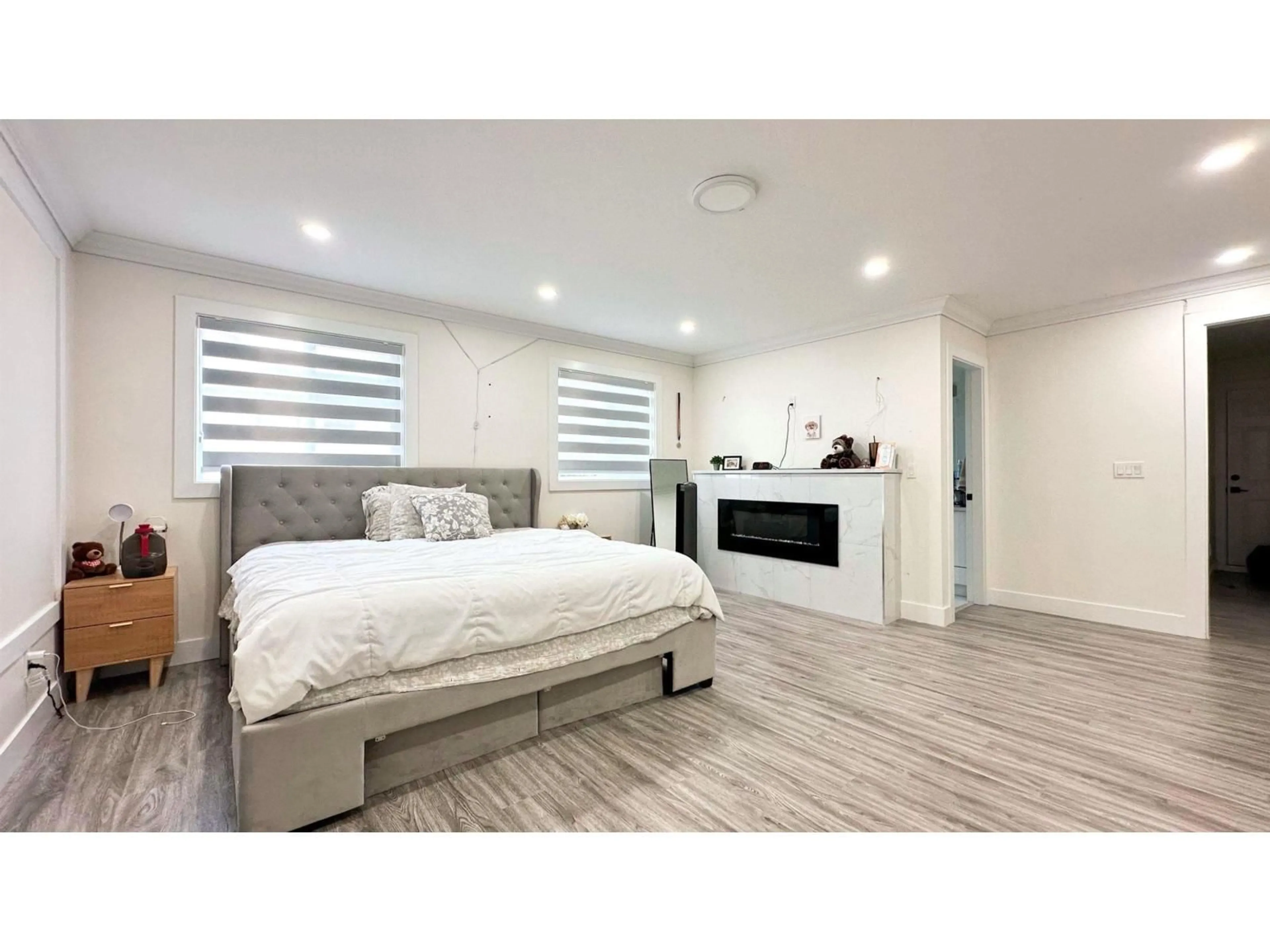 A pic of a room for 13017 64 AVENUE, Surrey British Columbia V3W1X8