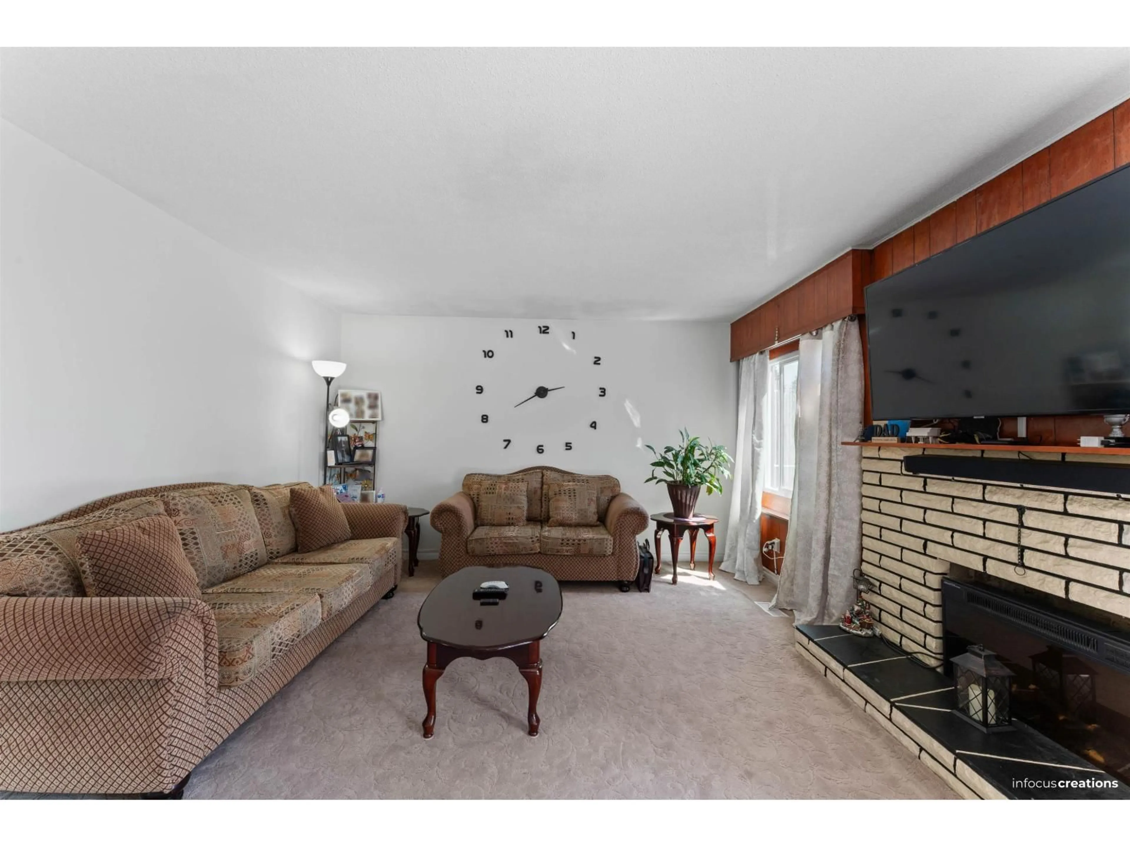 Living room with furniture, unknown for 13137 99TH AVENUE, Surrey British Columbia V3T1G1