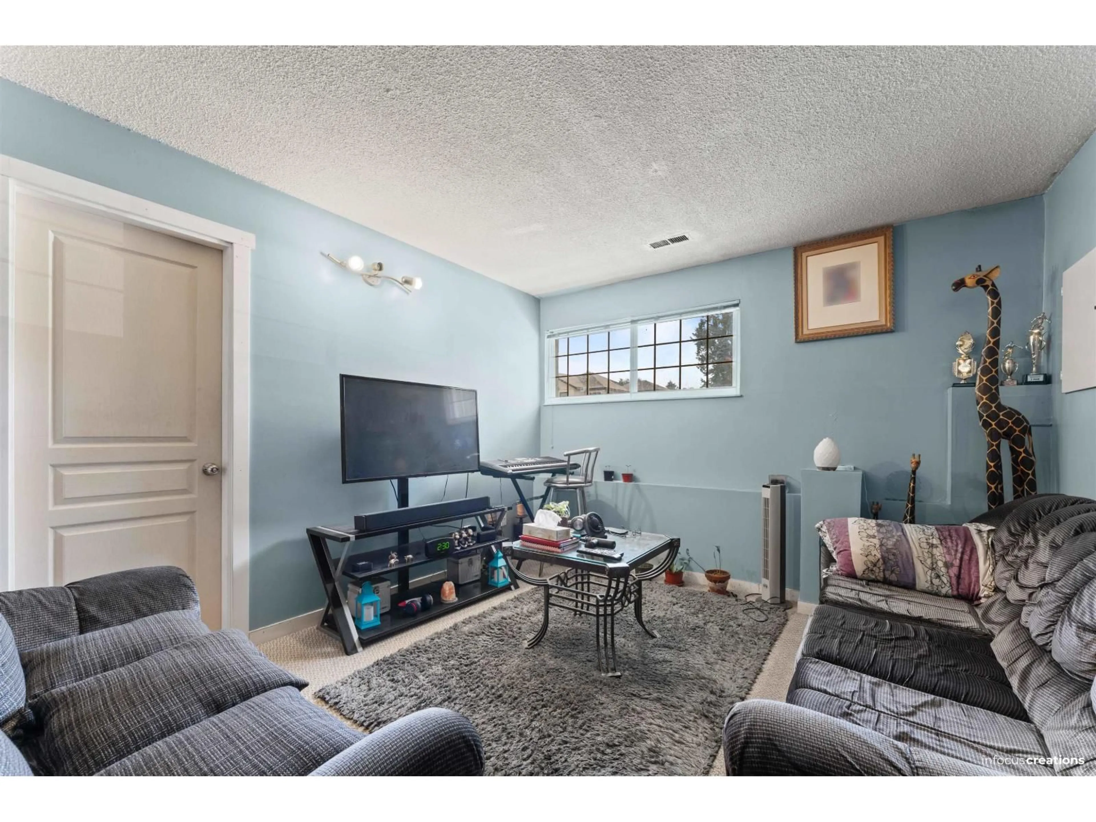 Living room with furniture, unknown for 13137 99TH AVENUE, Surrey British Columbia V3T1G1