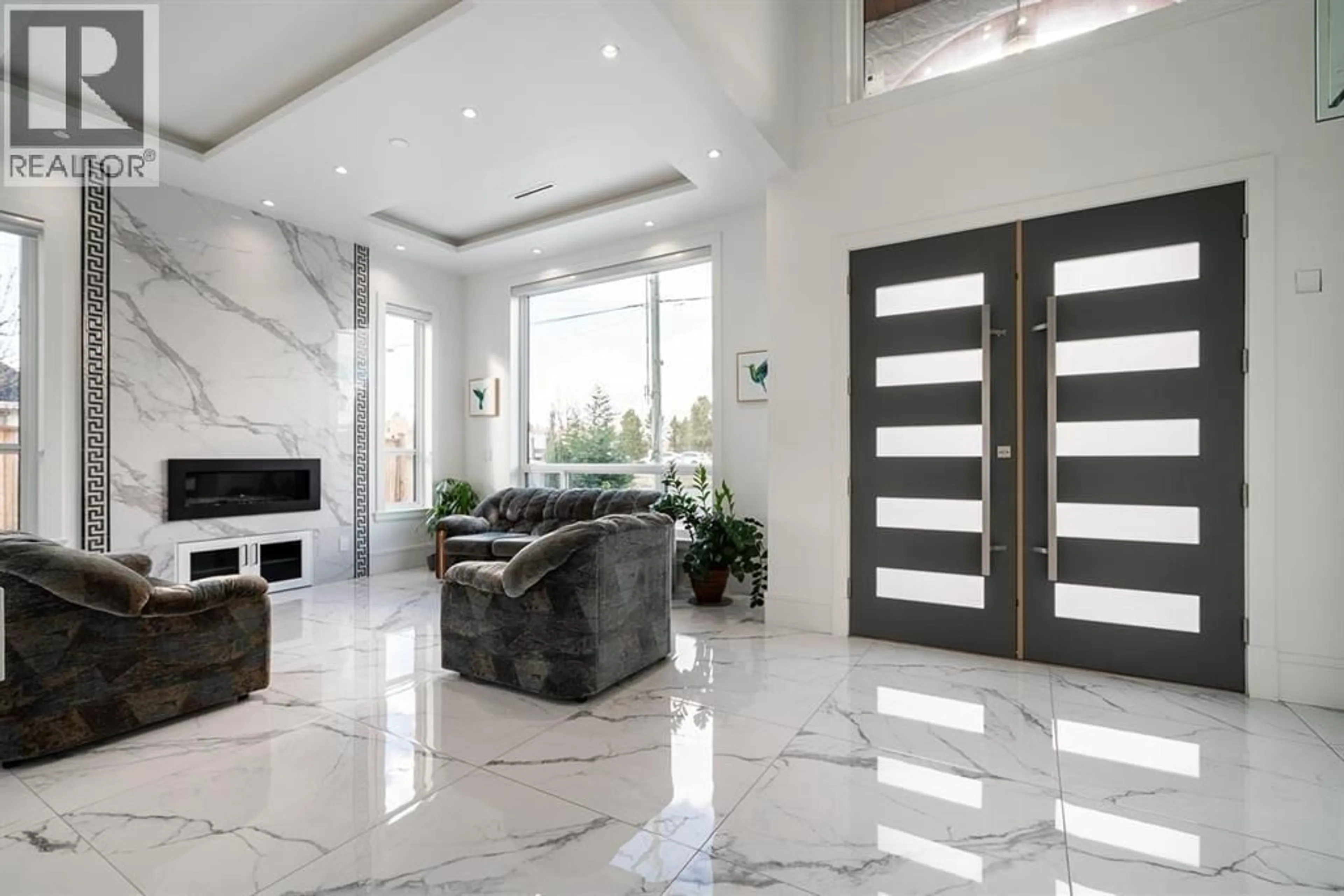 Indoor foyer for 12080 WESTMINSTER HIGHWAY, Richmond British Columbia V6V1A1