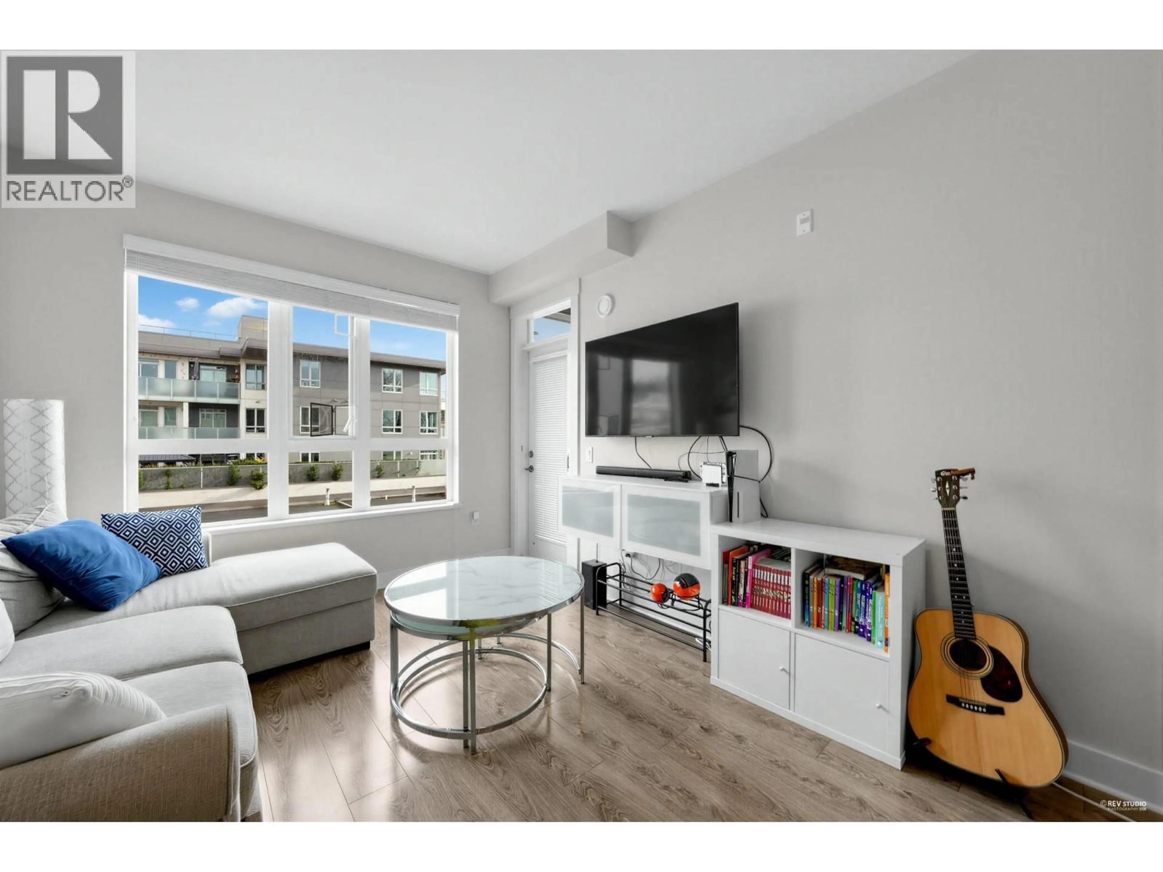 Living room with furniture, unknown for 307 - 733 14 STREET, North Vancouver British Columbia V7M0C6