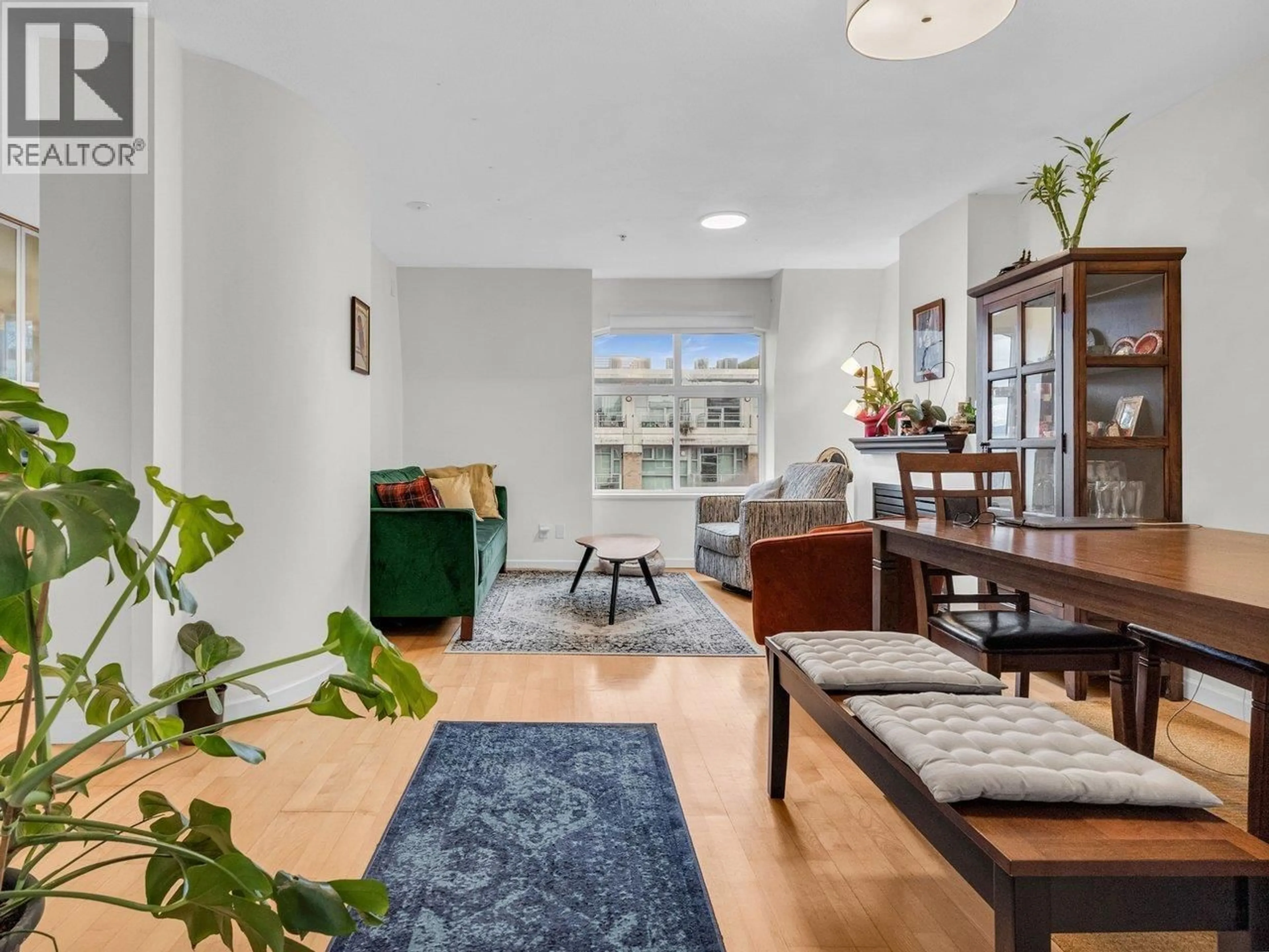 Living room with furniture, unknown for 102 - 3349 DUNBAR STREET, Vancouver British Columbia V6S2B9