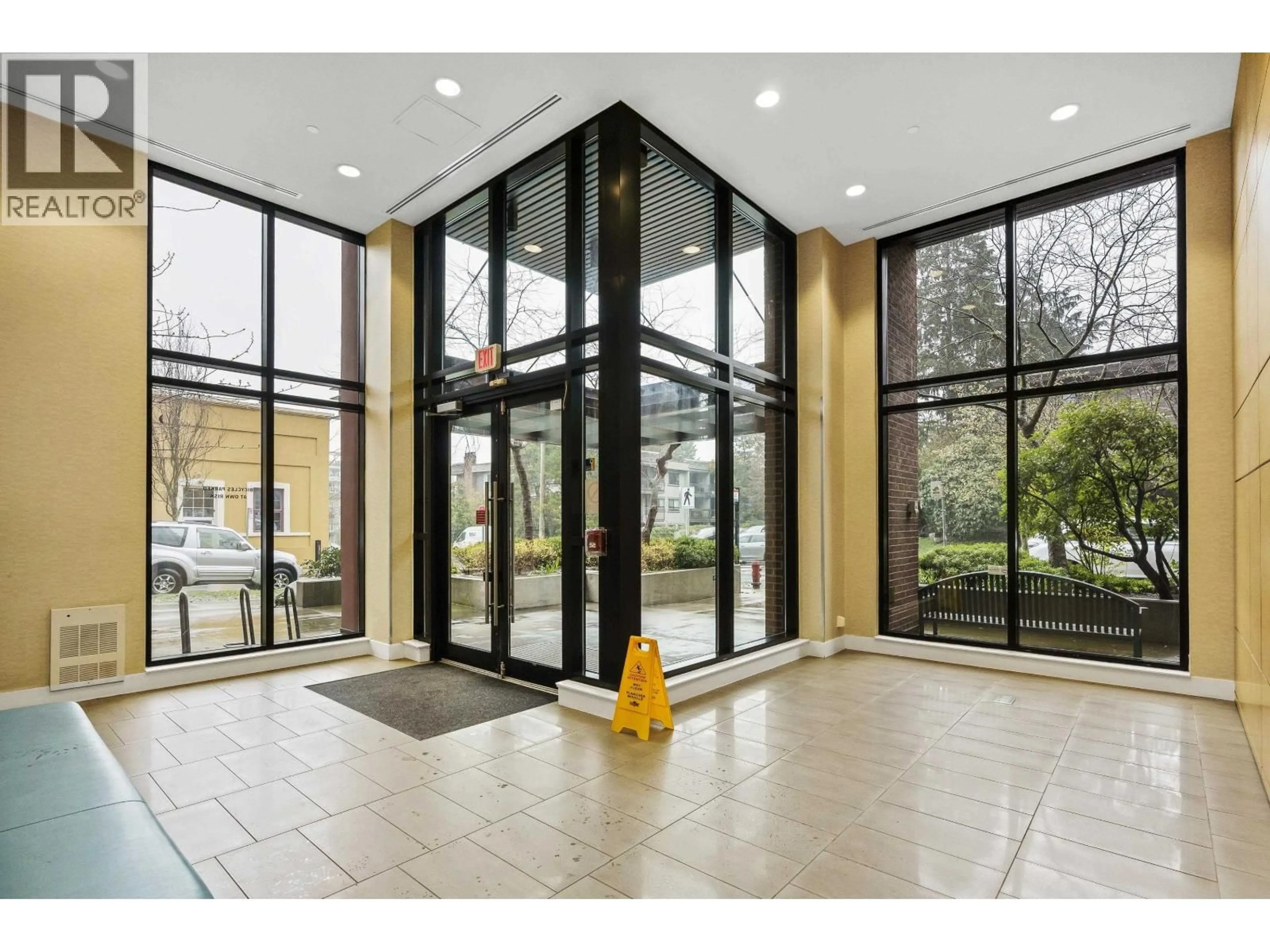 Indoor foyer for 302 - 2321 SCOTIA STREET, Vancouver British Columbia V5T0A8