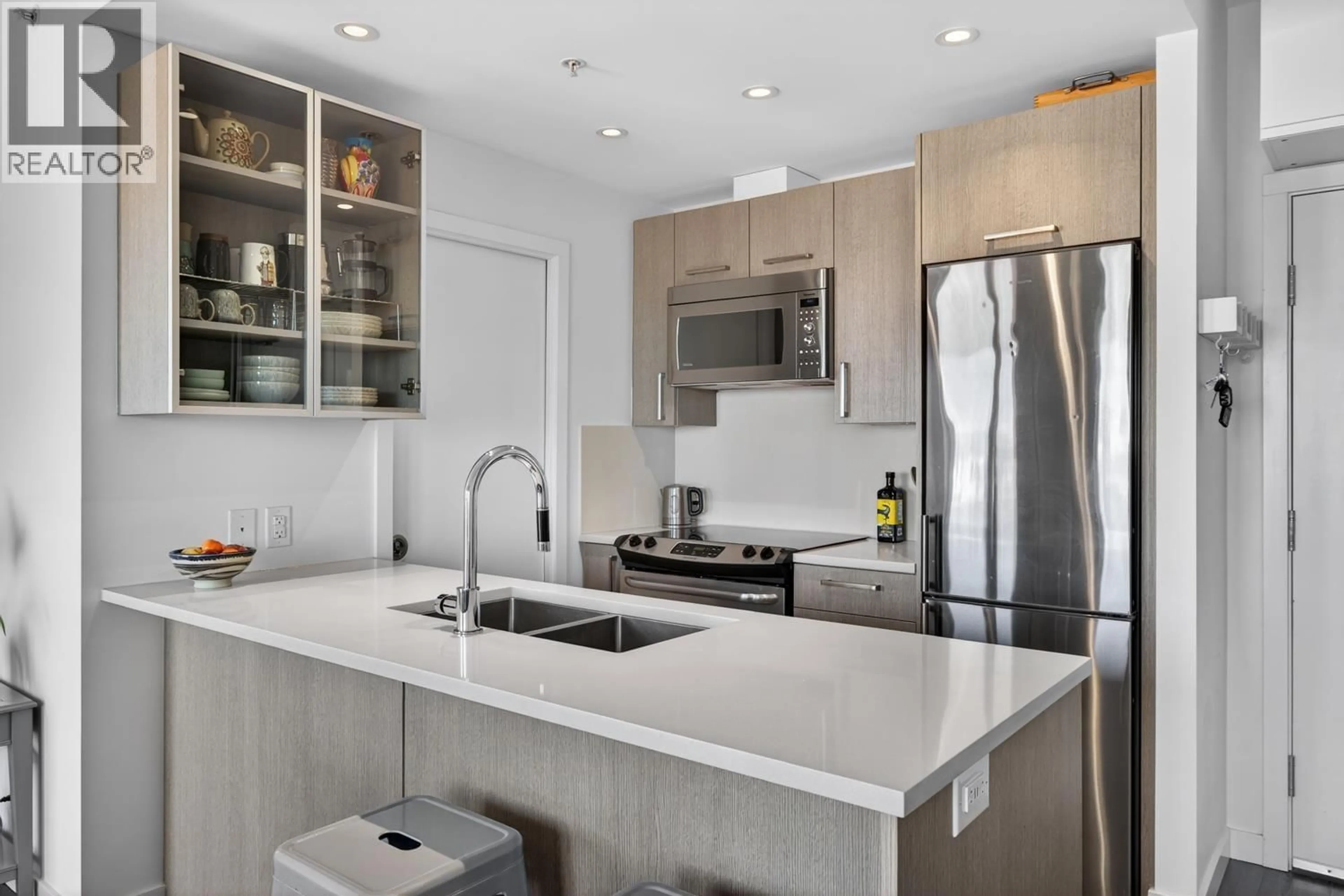 Contemporary kitchen, unknown for PH9 - 983 HASTINGS STREET, Vancouver British Columbia V6A0G6