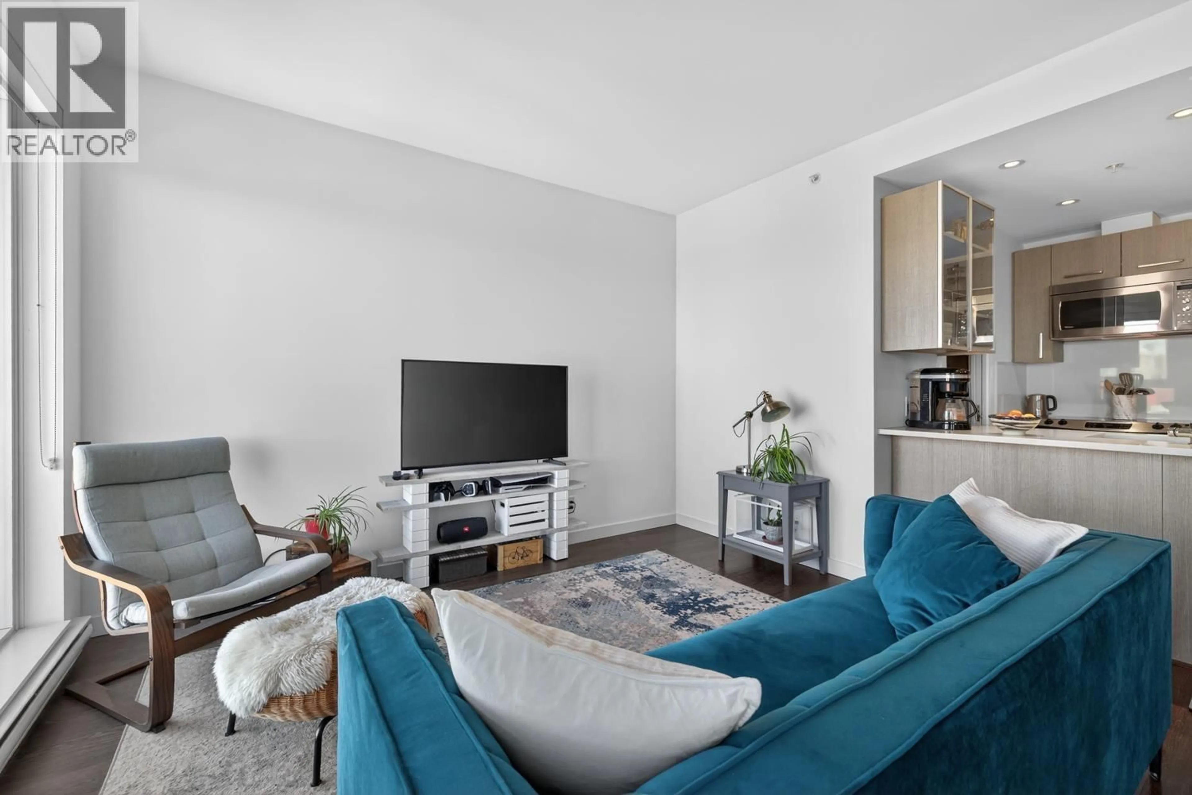 Living room with furniture, unknown for PH9 - 983 HASTINGS STREET, Vancouver British Columbia V6A0G6