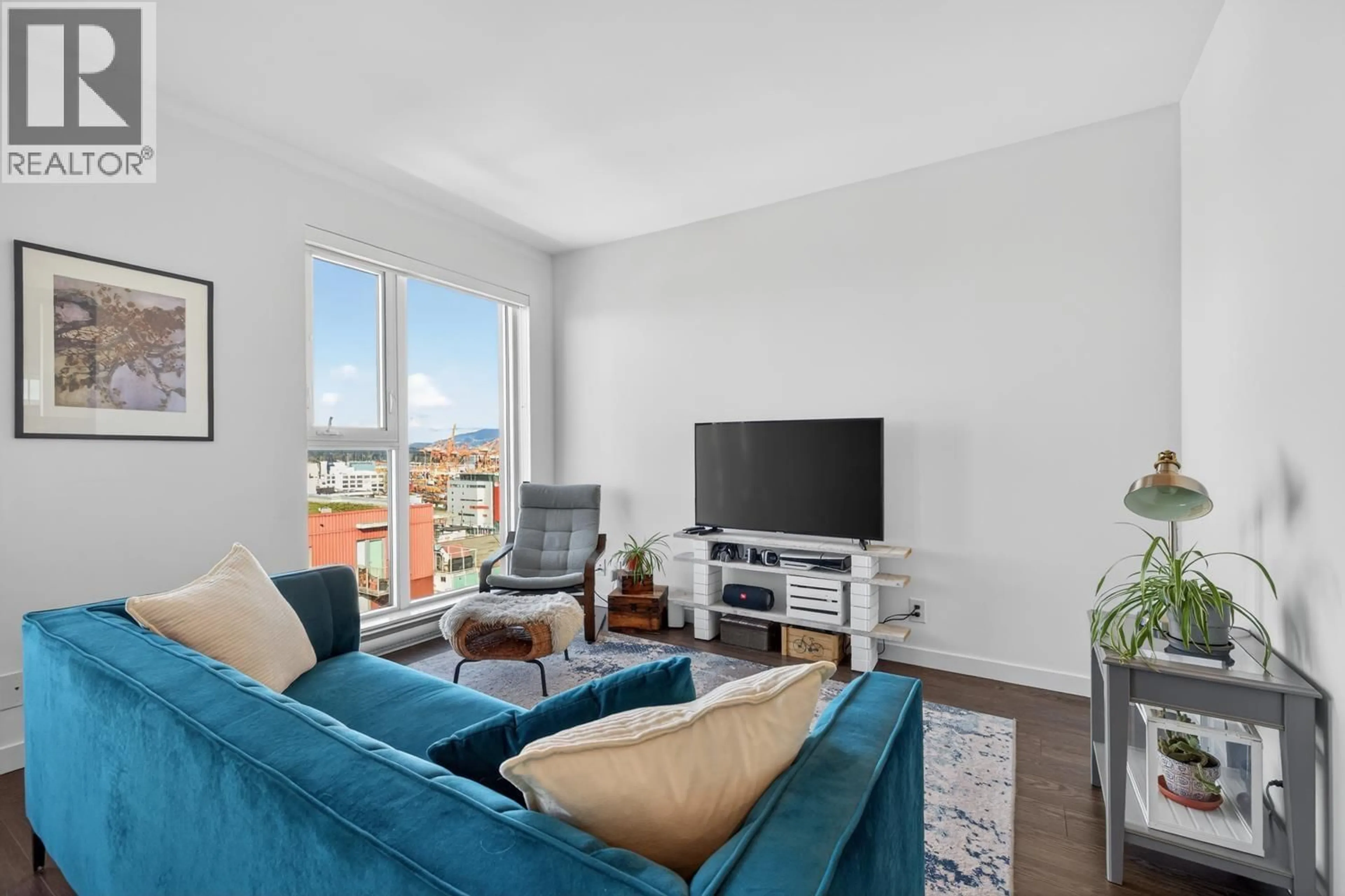 Living room with furniture, unknown for PH9 - 983 HASTINGS STREET, Vancouver British Columbia V6A0G6