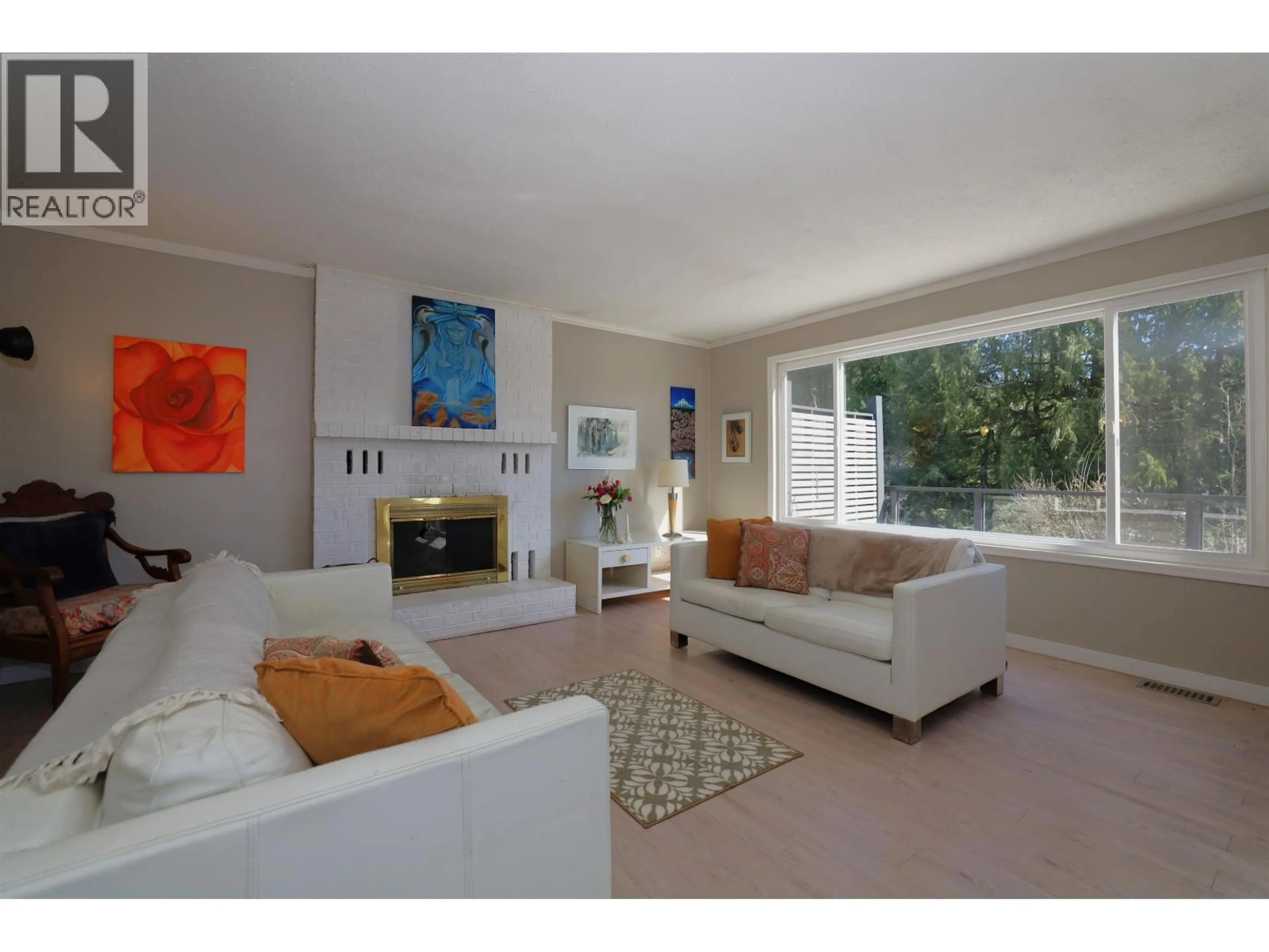 Living room with furniture, unknown for 682 CRUCIL ROAD, Gibsons British Columbia V0N1V9