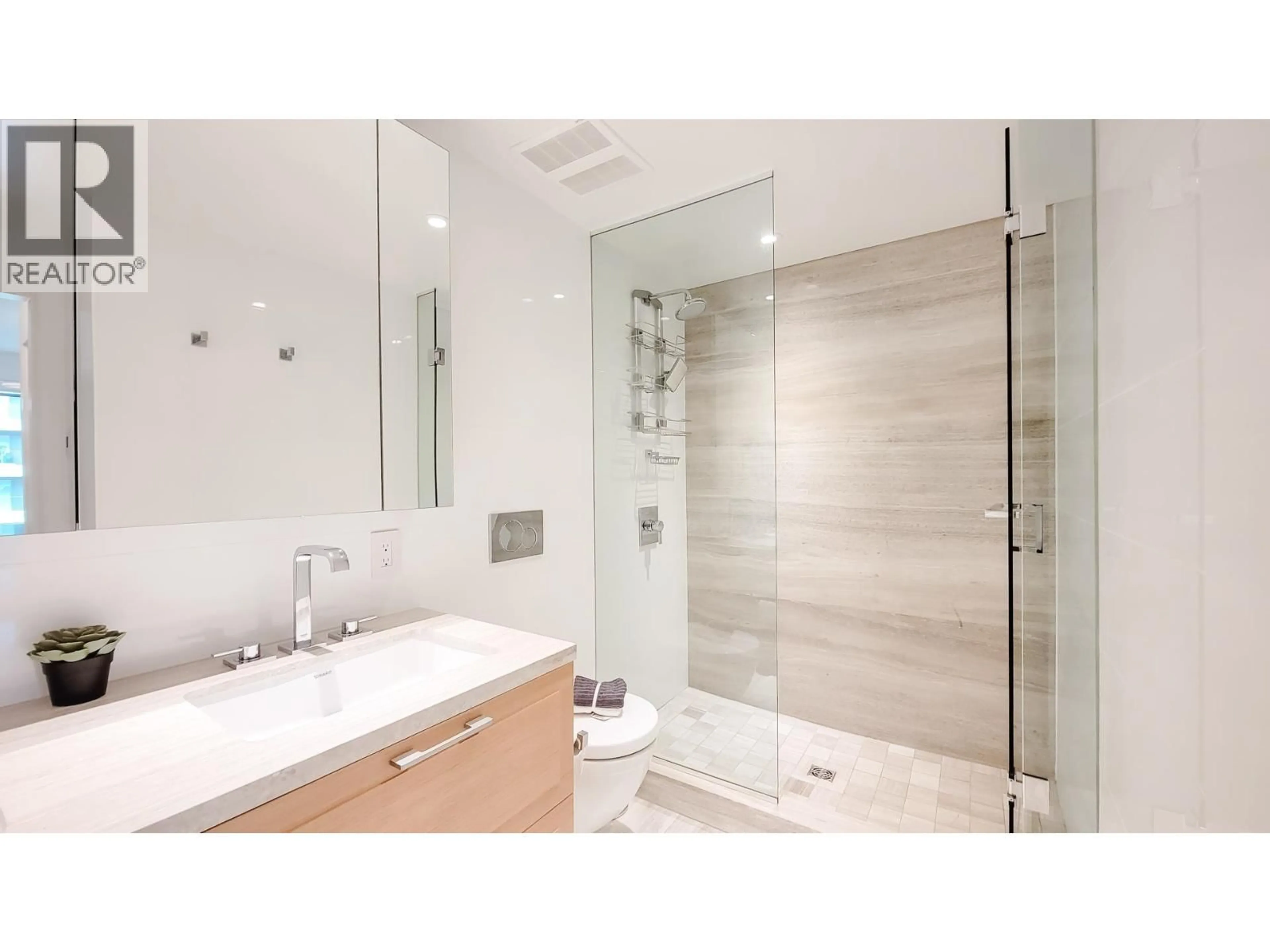 Standard bathroom, ceramic/tile floor for 301 - 7128 ADERA STREET, Vancouver British Columbia V6P0H6