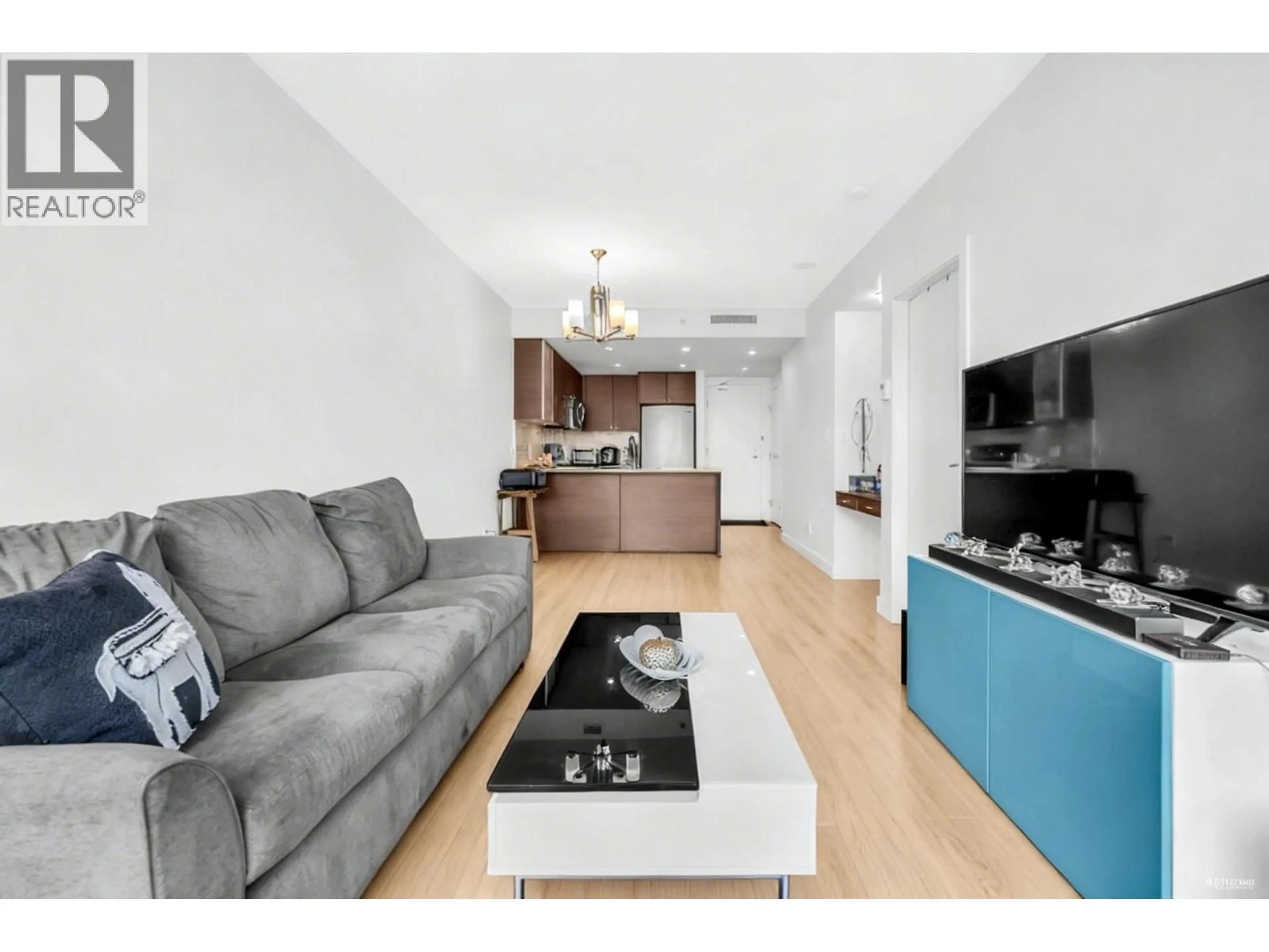 Living room with furniture, wood/laminate floor for 1009 - 7373 WESTMINSTER HIGHWAY, Richmond British Columbia V6X0B5