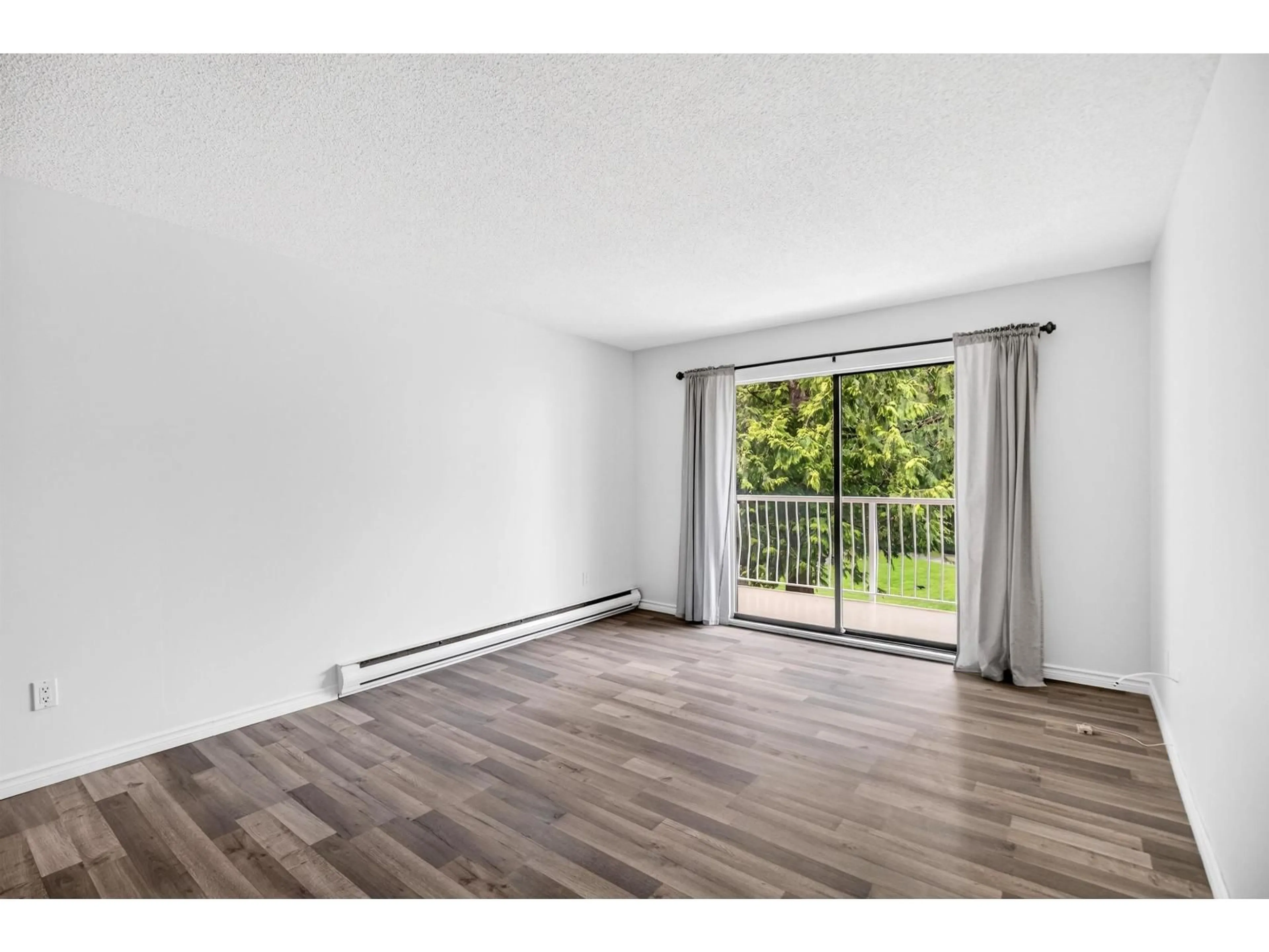 Unknown for 203 - 12890 17 AVENUE, Surrey British Columbia V4A1T5