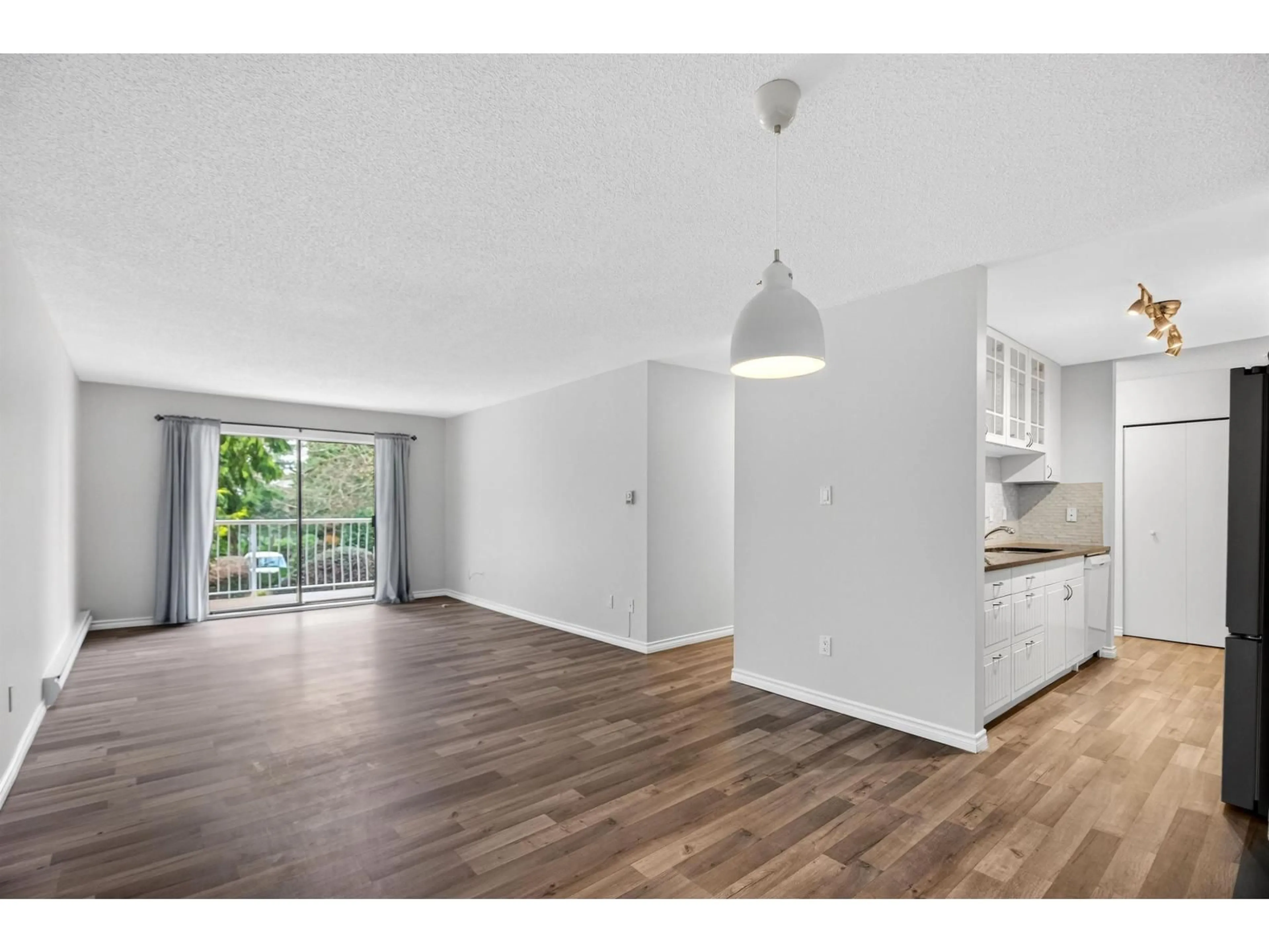 Unknown for 203 - 12890 17 AVENUE, Surrey British Columbia V4A1T5