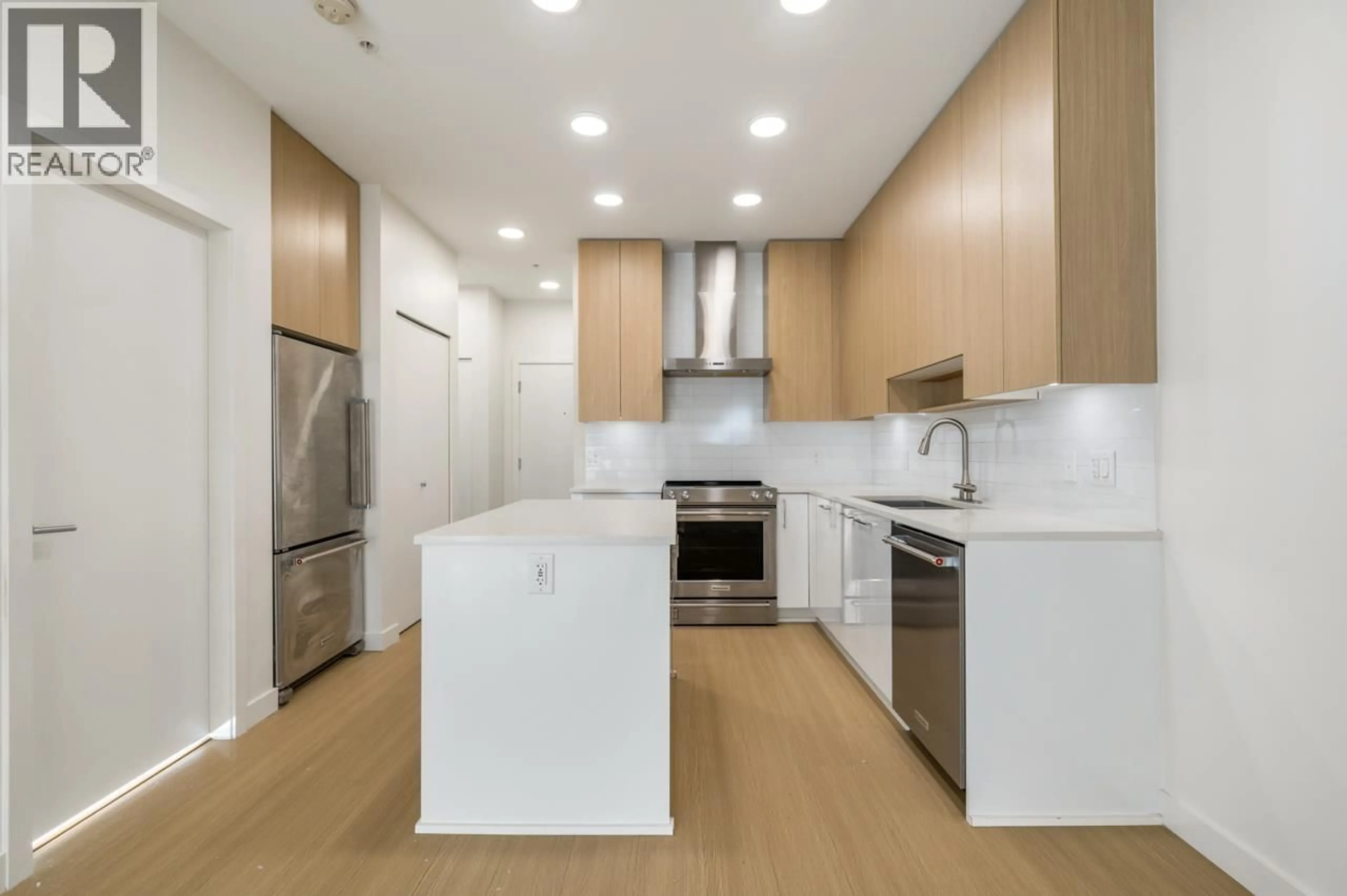 Unknown for 215 - 5460 BROADWAY, Burnaby British Columbia V5B0B4