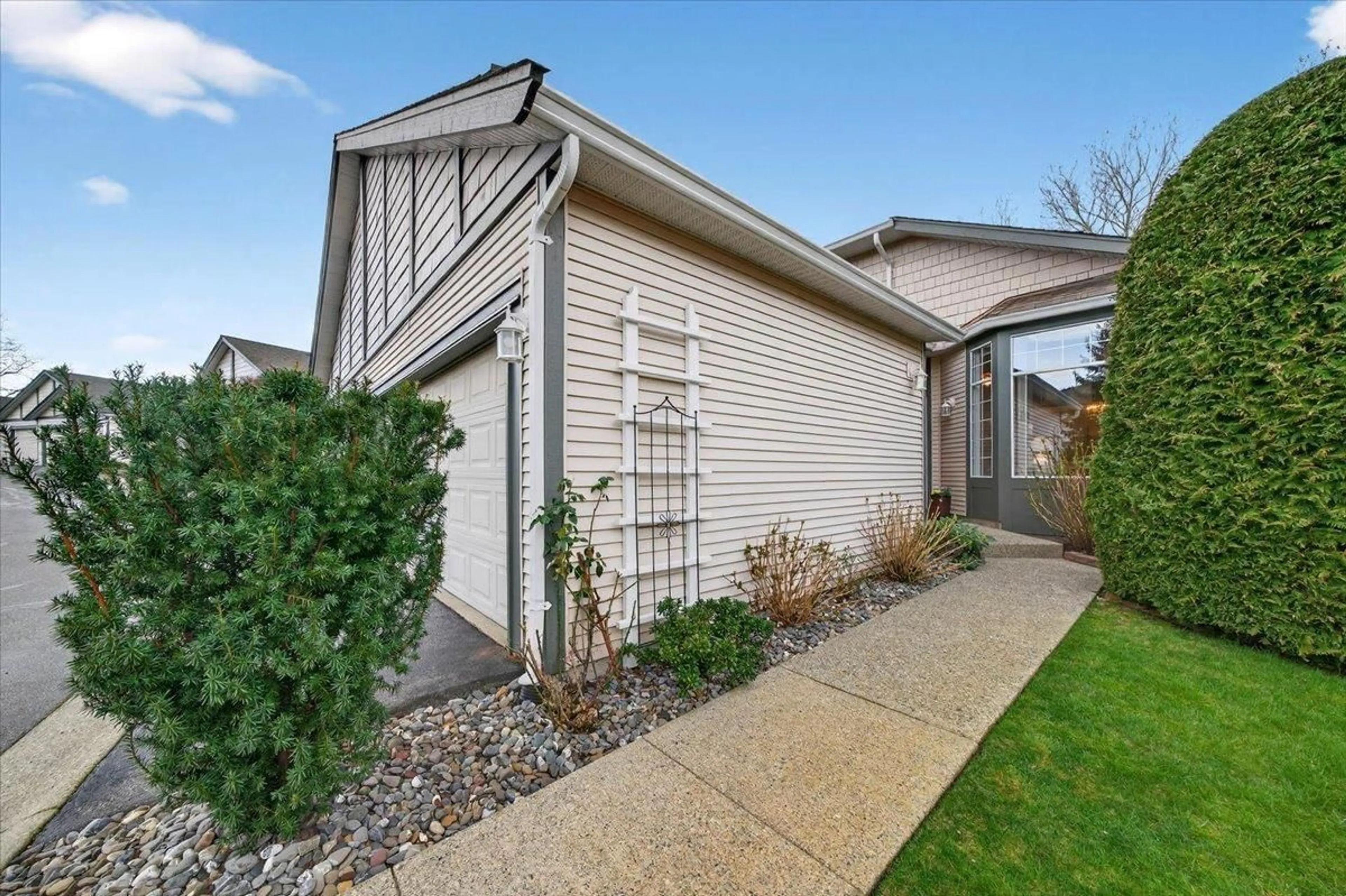 Home with vinyl exterior material, street for 139 - 9012 WALNUT GROVE DRIVE, Langley British Columbia V1M2K3