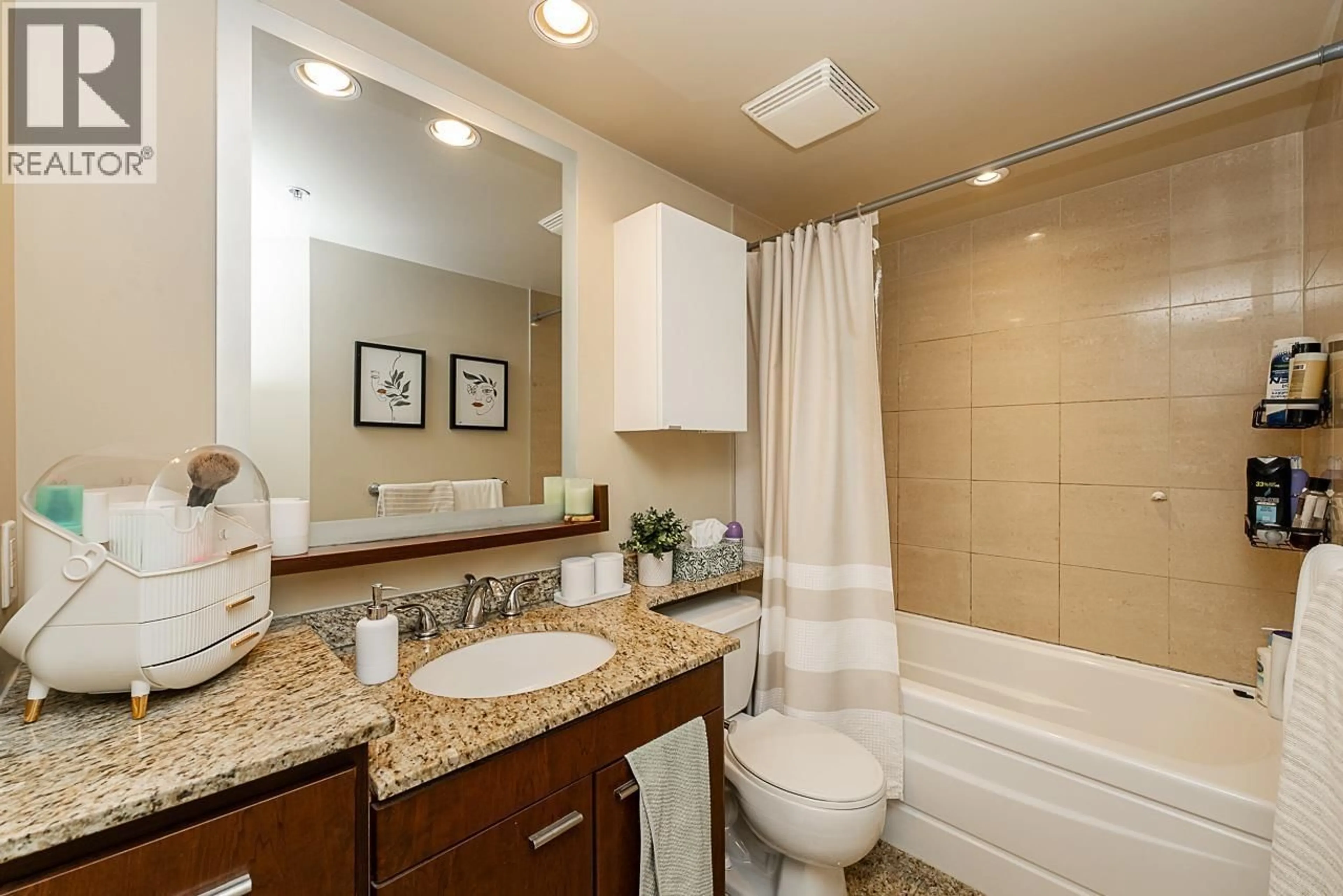Standard bathroom, ceramic/tile floor for 301 - 583 BEACH CRESCENT, Vancouver British Columbia V6Z3E6